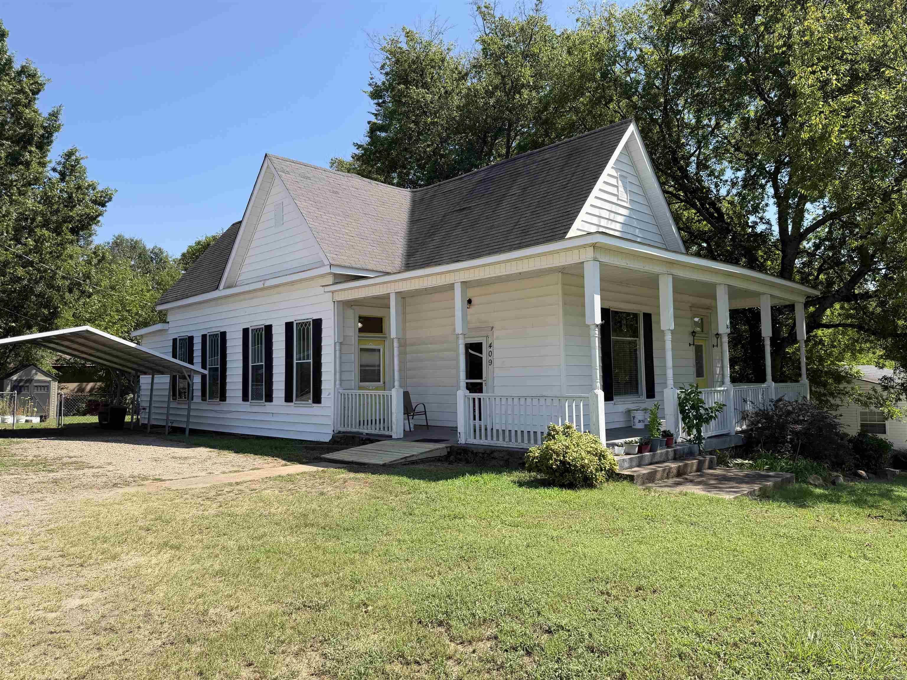 409 W Valley Street Property Photo 1