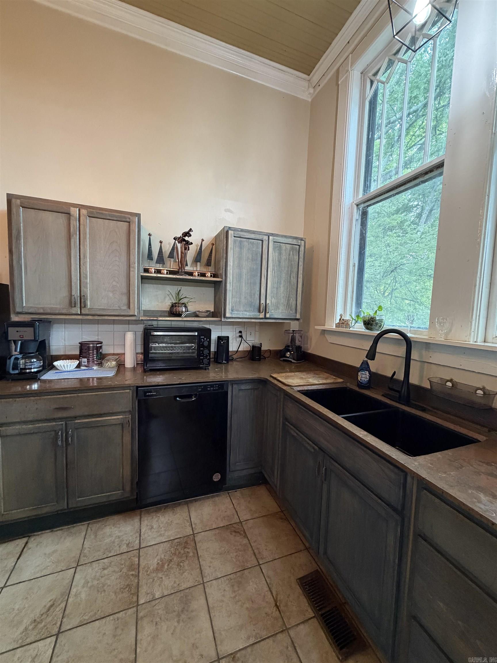 409 W Valley Street Property Photo 26
