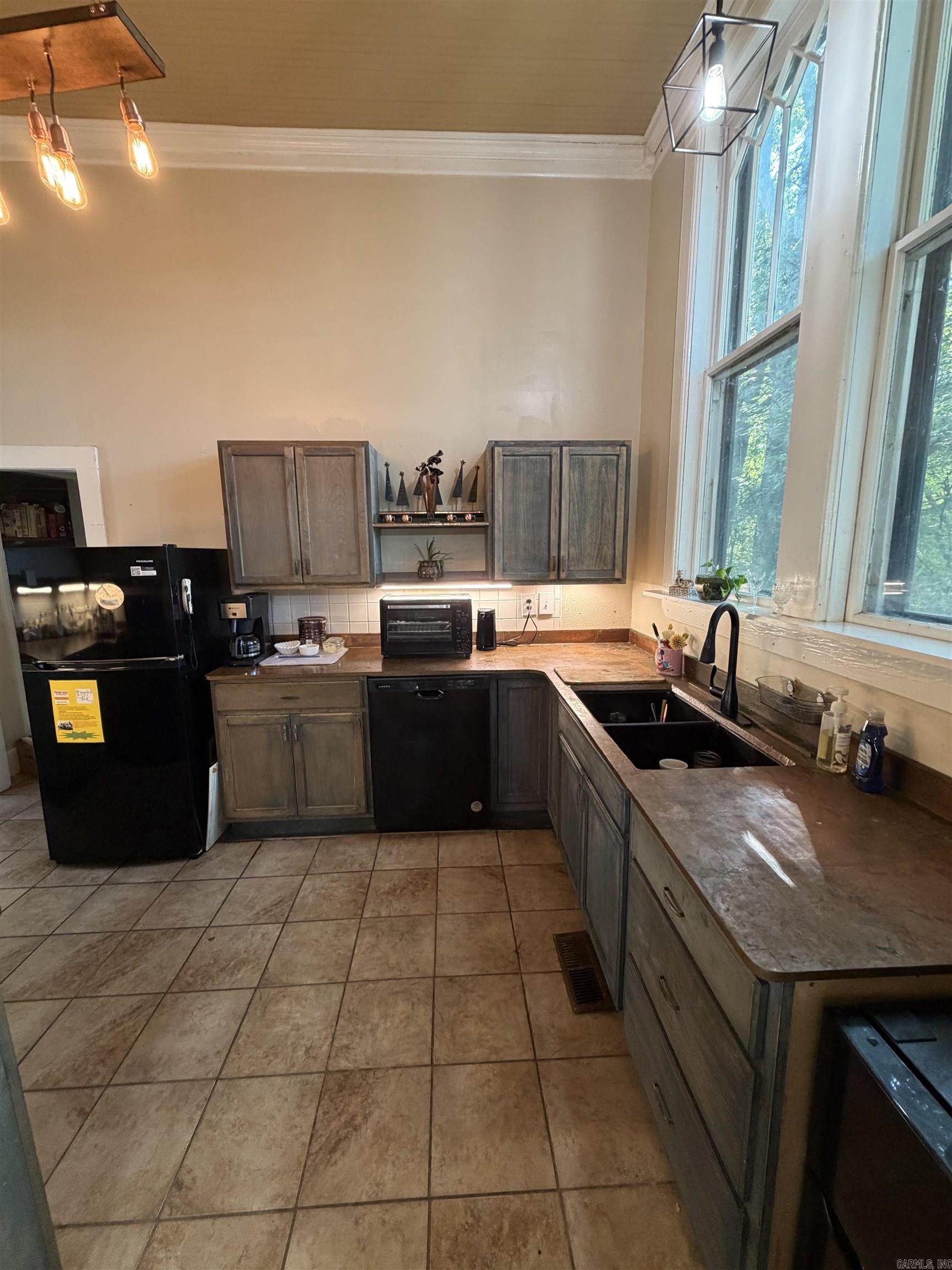 409 W Valley Street Property Photo 32