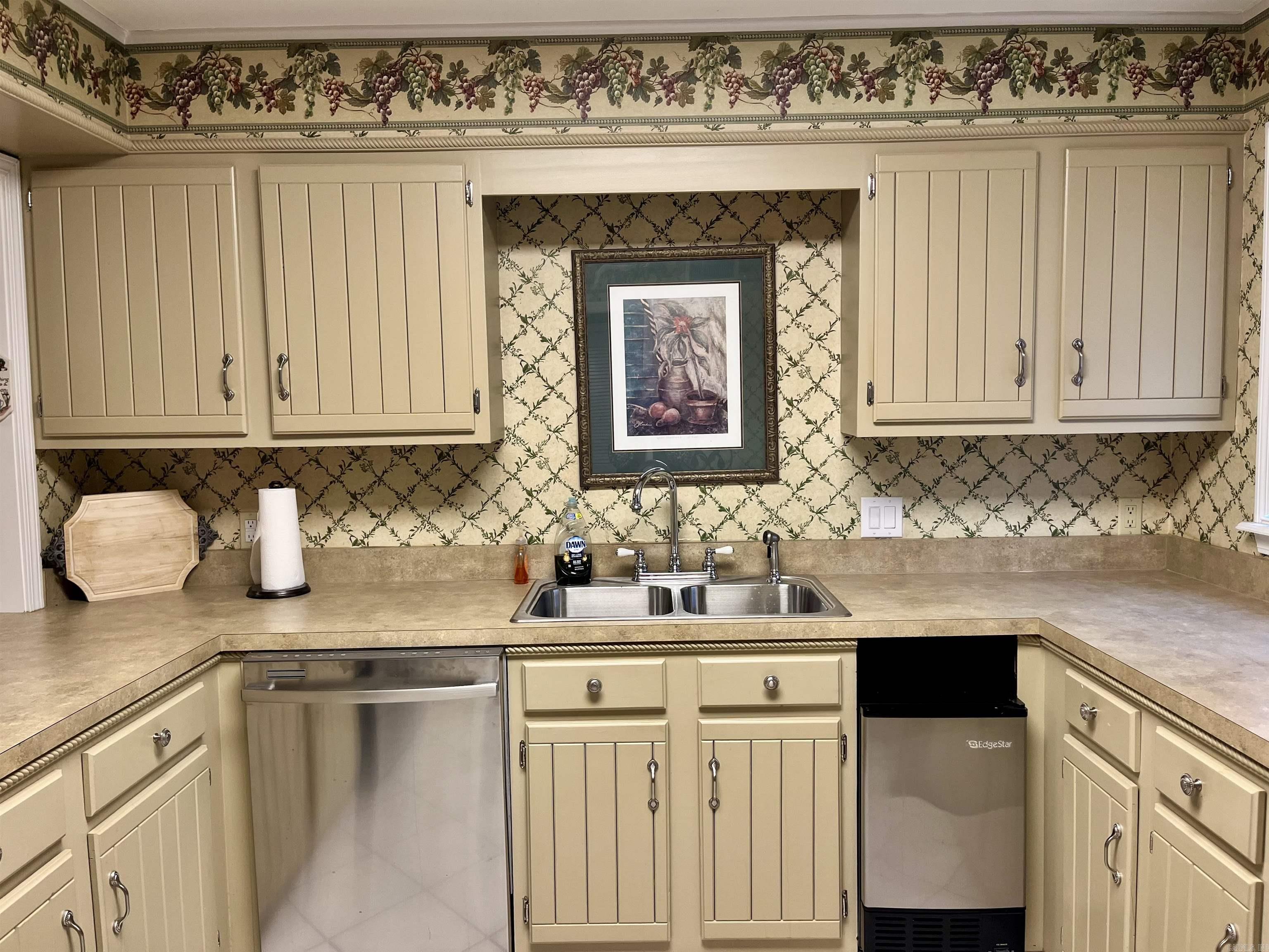 200 Pretti Point F-2 Property Photo 5