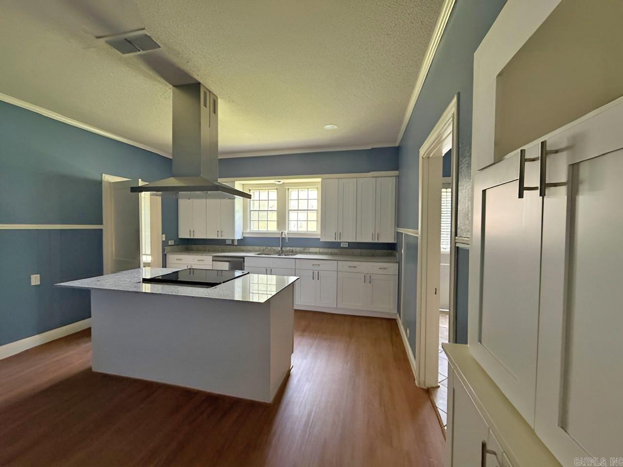 1102 Grand Street Property Photo 9