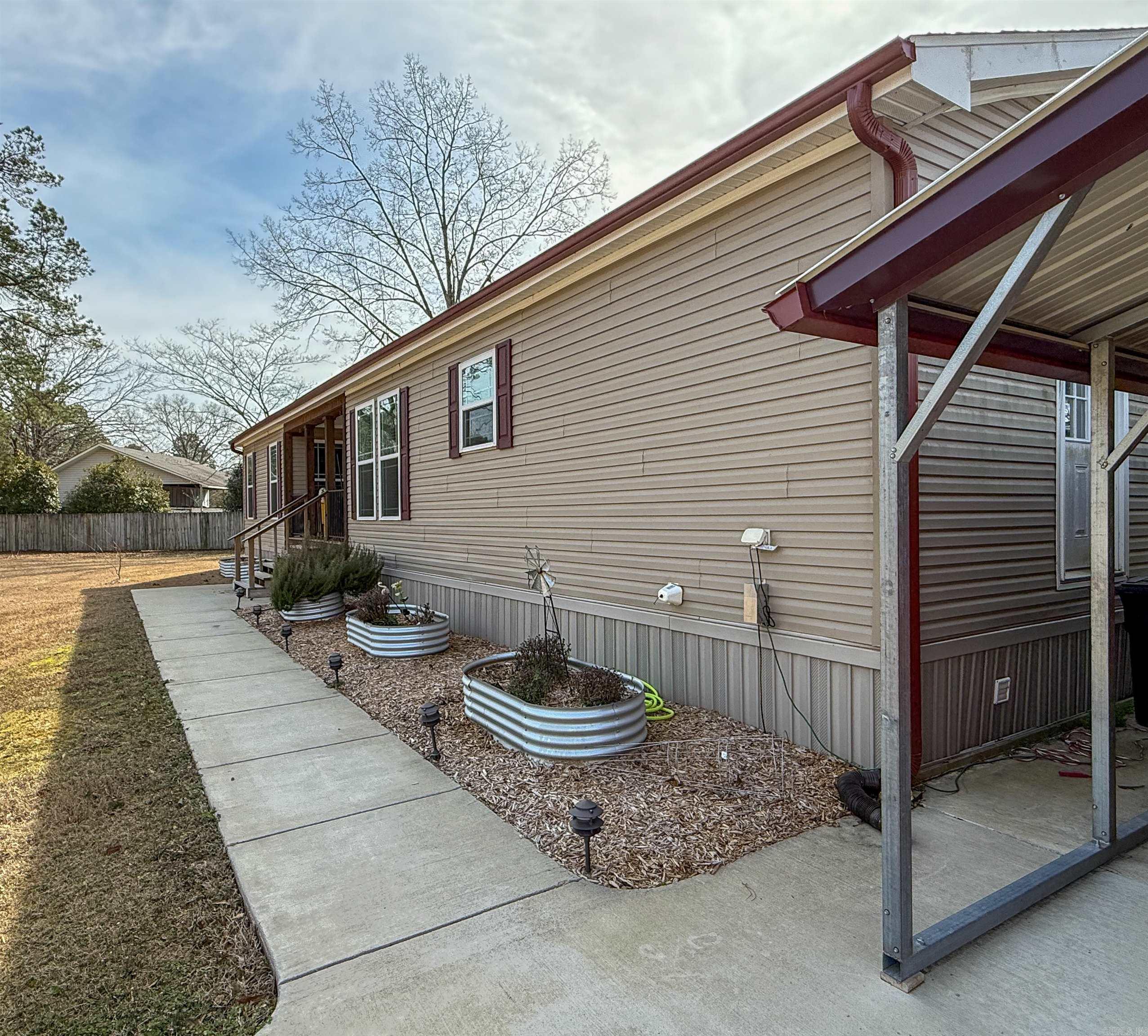 127 Madden Lane Property Photo 4