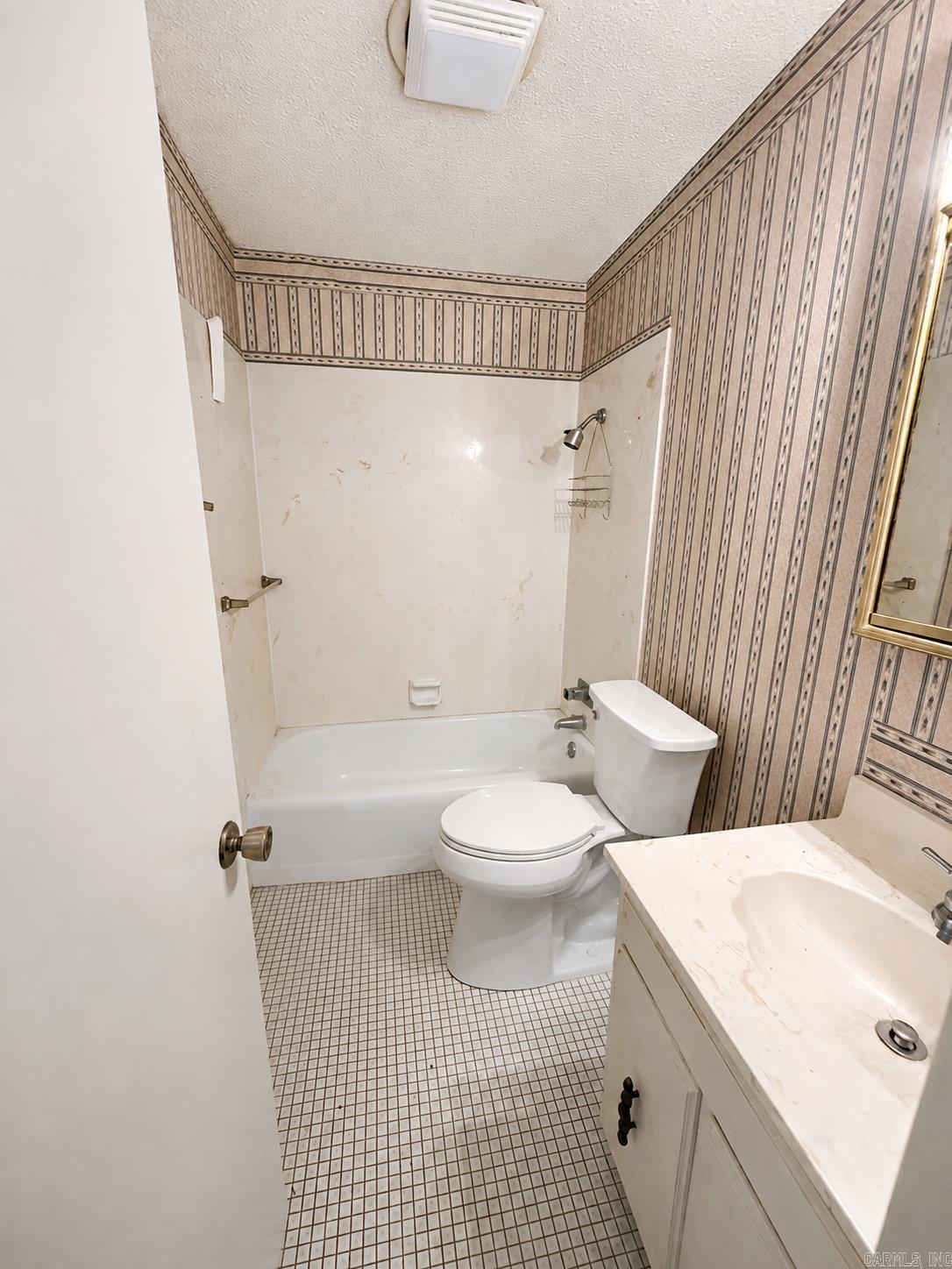 202 Huntington Place Property Photo 8