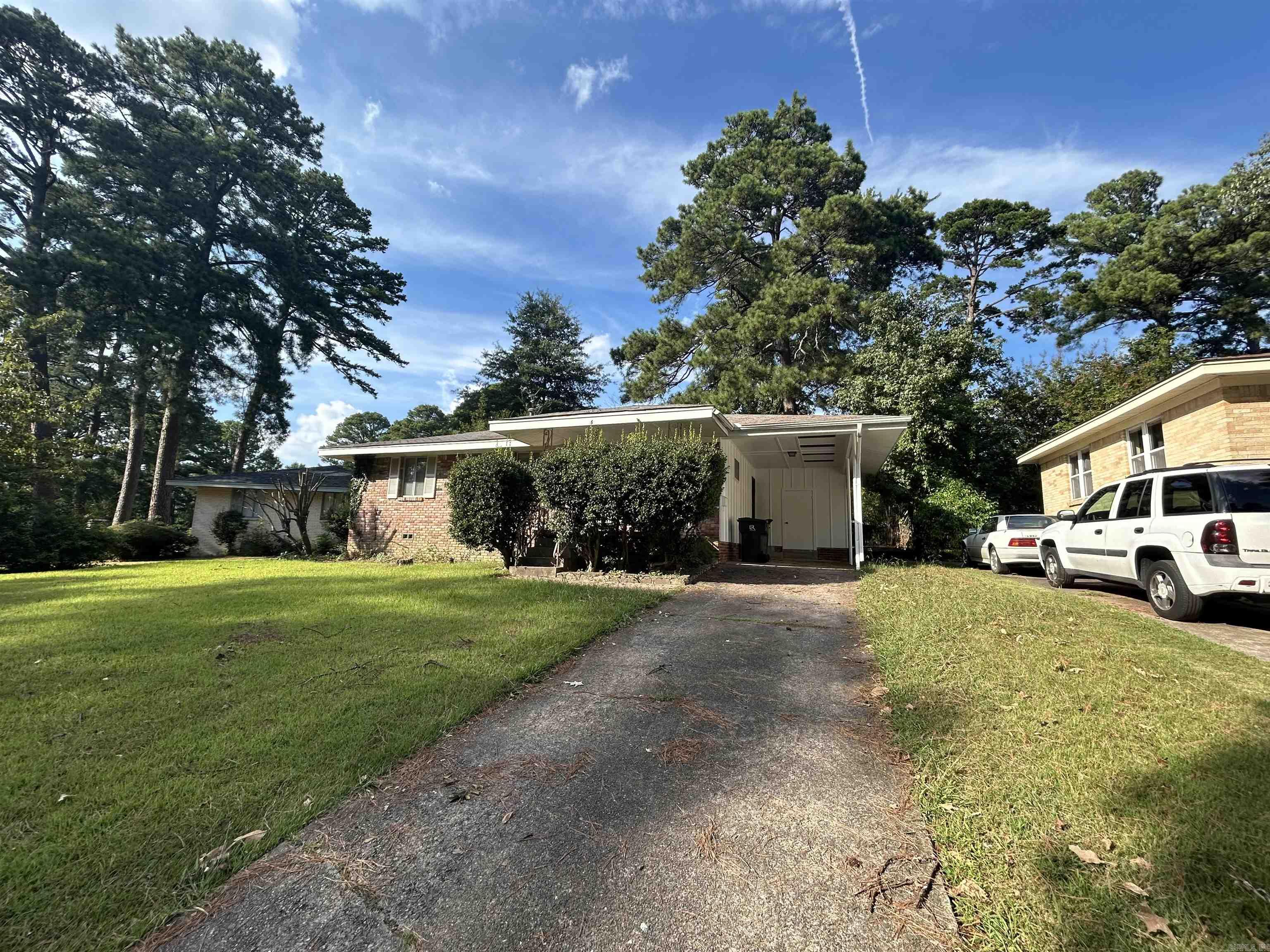 10 Barbara Circle Property Photo 4