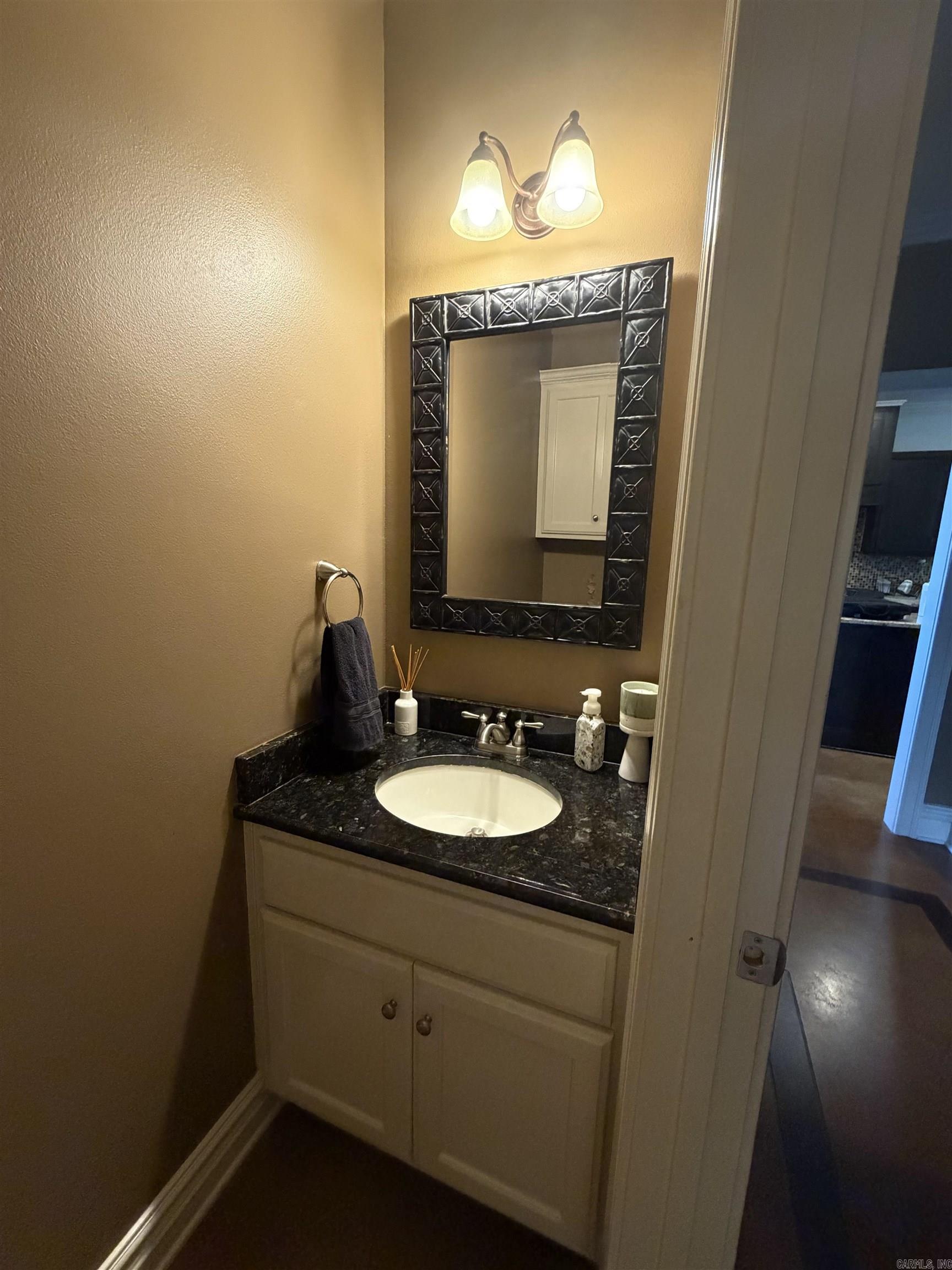 4800 Peterson Cove Property Photo 12