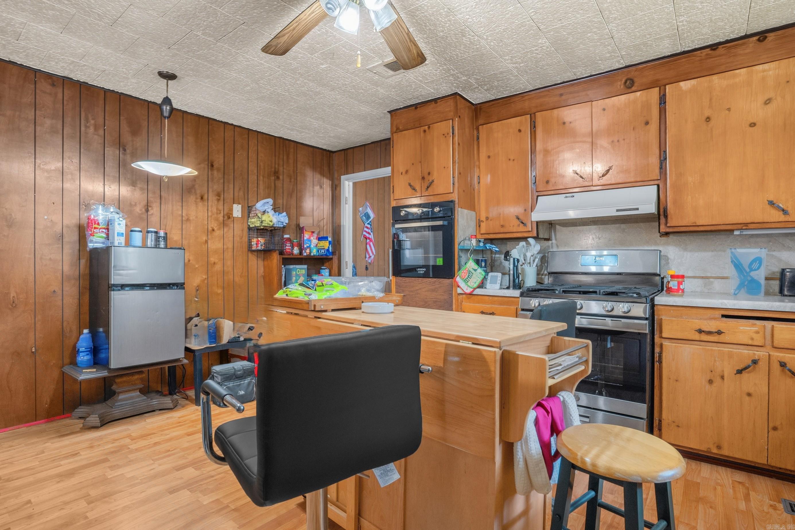 55 & 60 Wood Street Property Photo 16