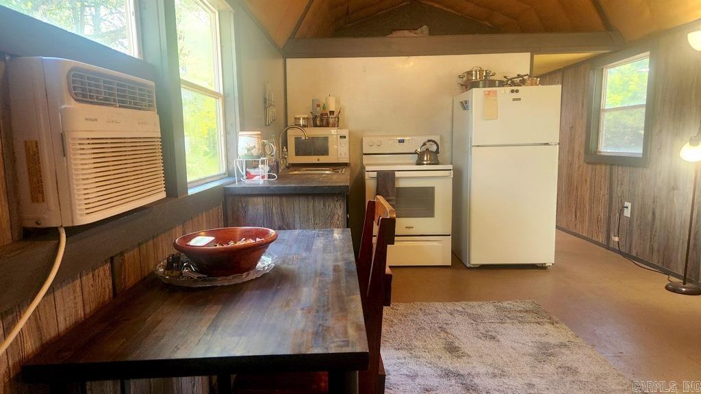660 Barber Road Property Photo 3