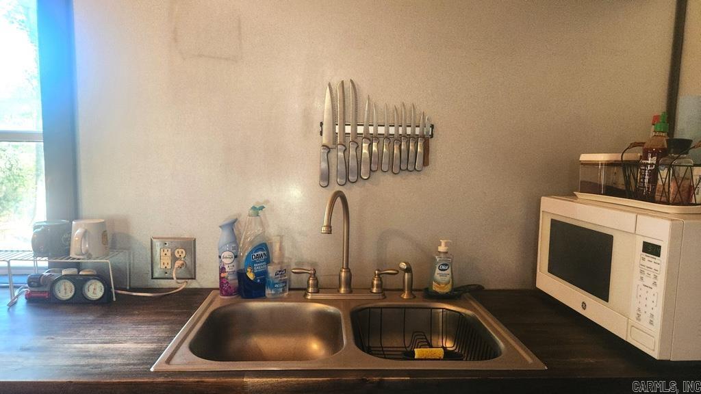 660 Barber Road Property Photo 5