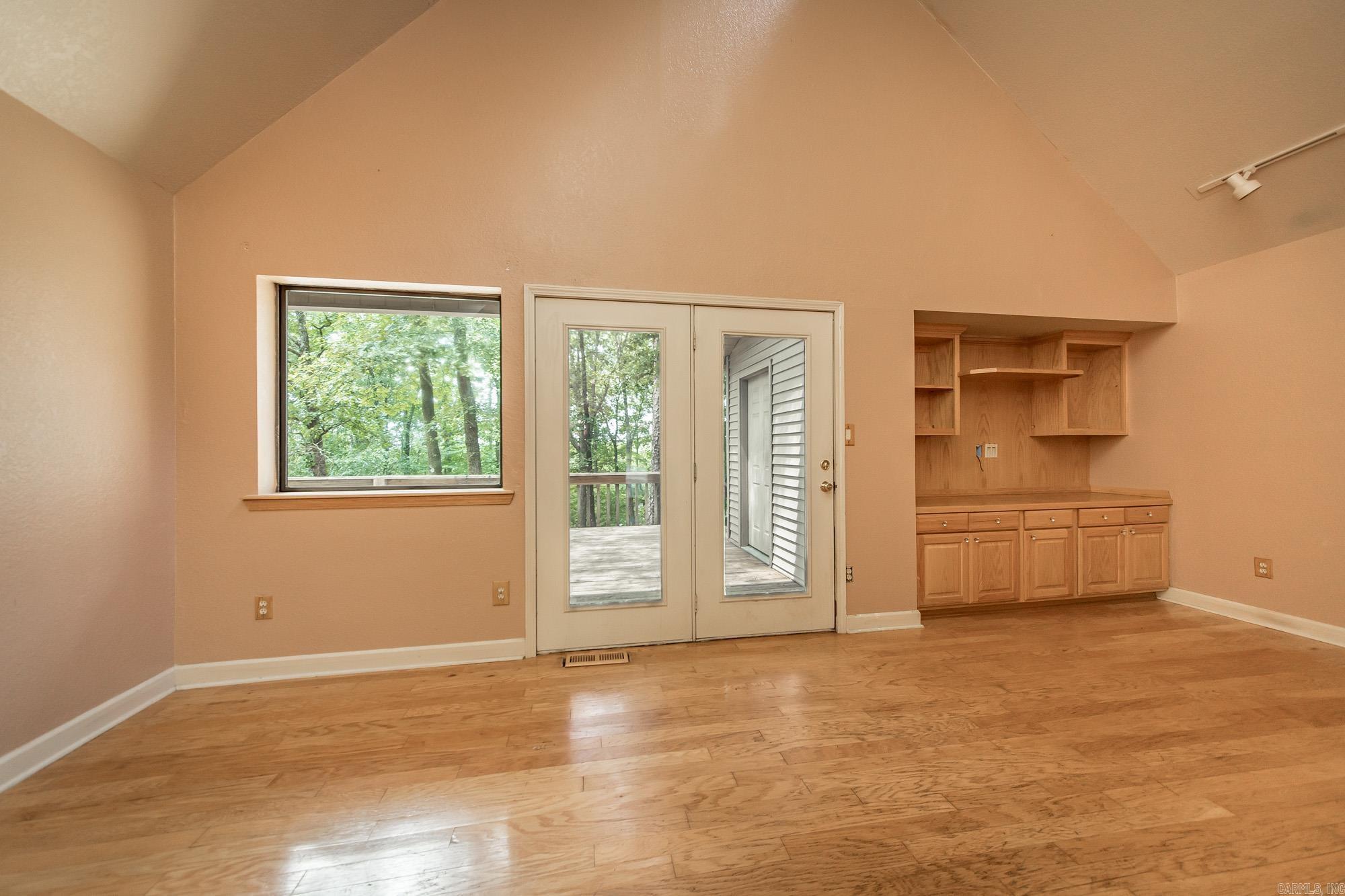 107 Shadow Ridge Loop Property Photo 6