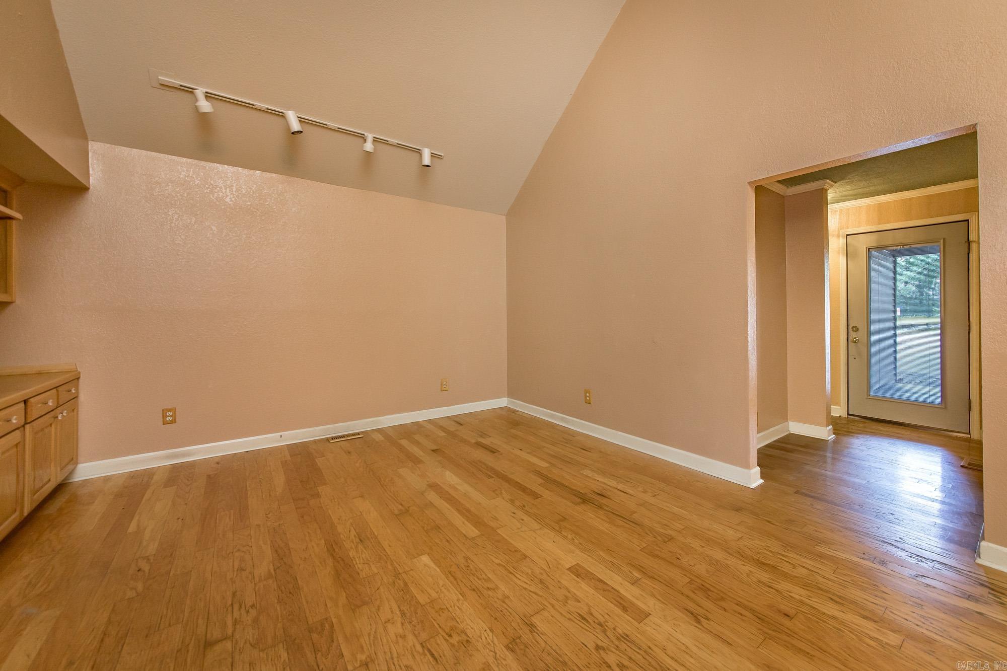 107 Shadow Ridge Loop Property Photo 7