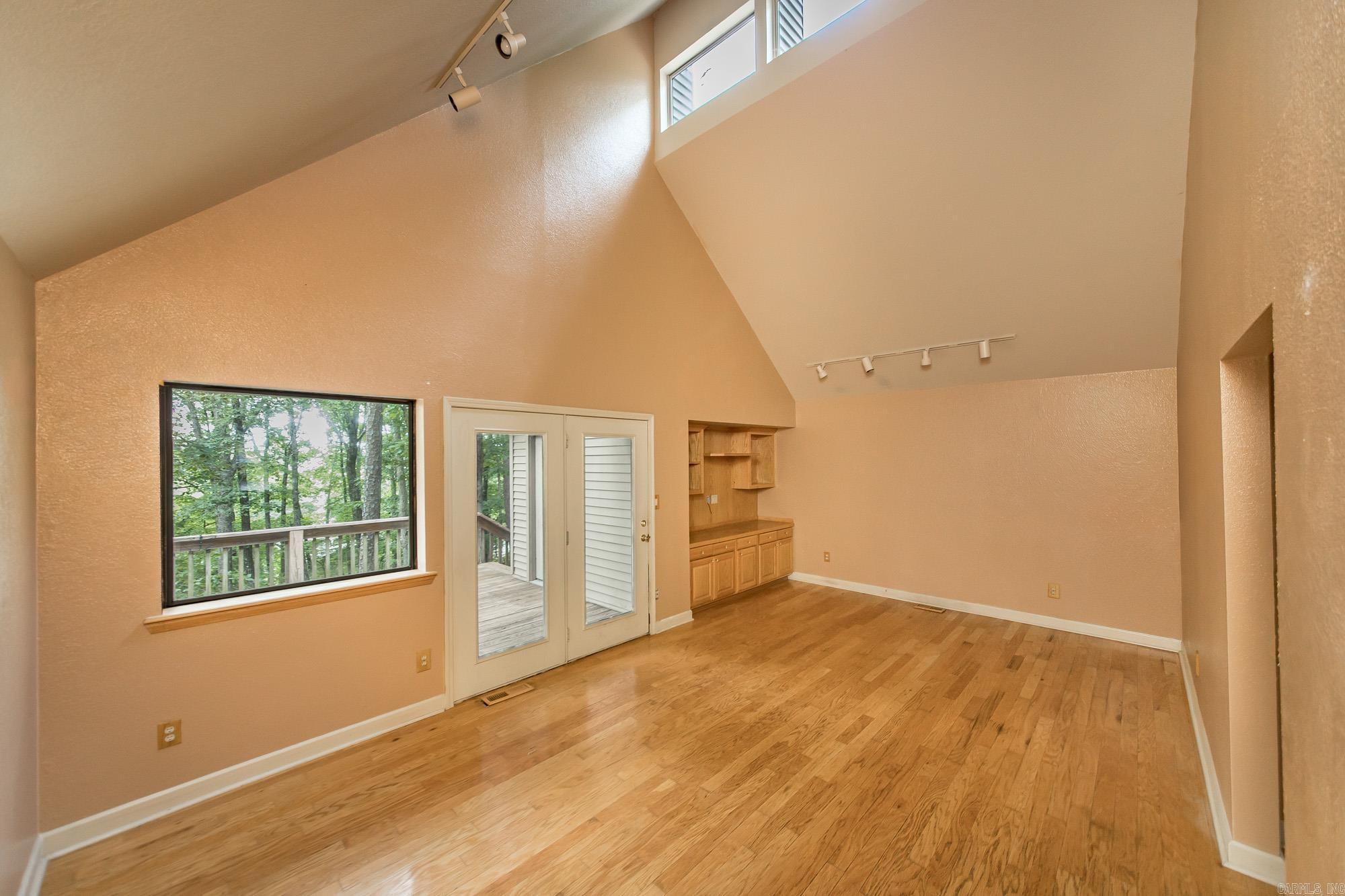 107 Shadow Ridge Loop Property Photo 8