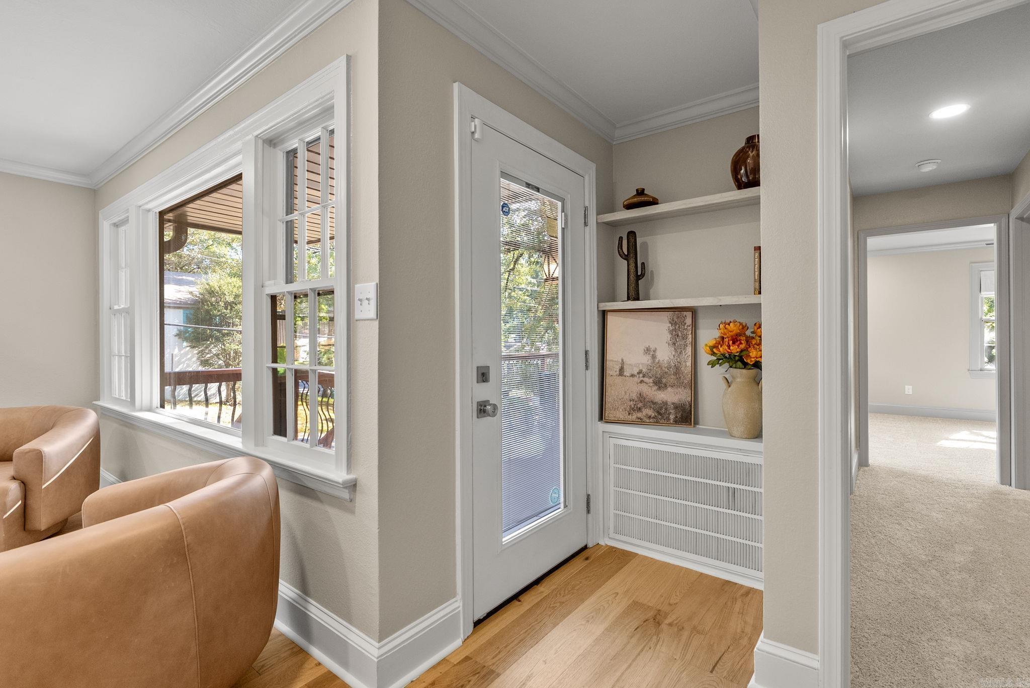 824 N Taylor Street Property Photo 4