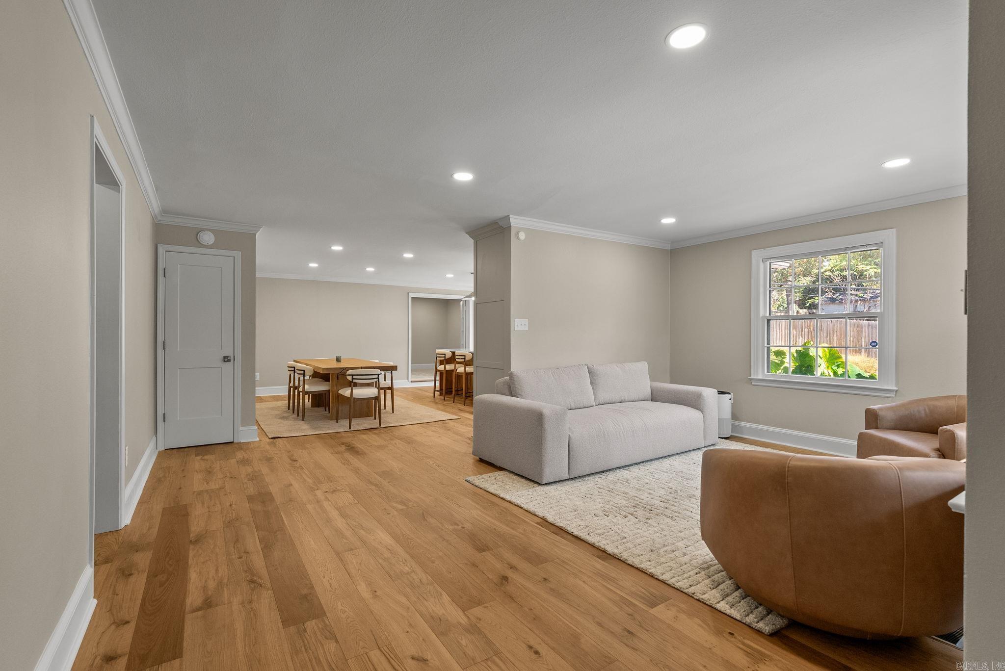 824 N Taylor Street Property Photo 6