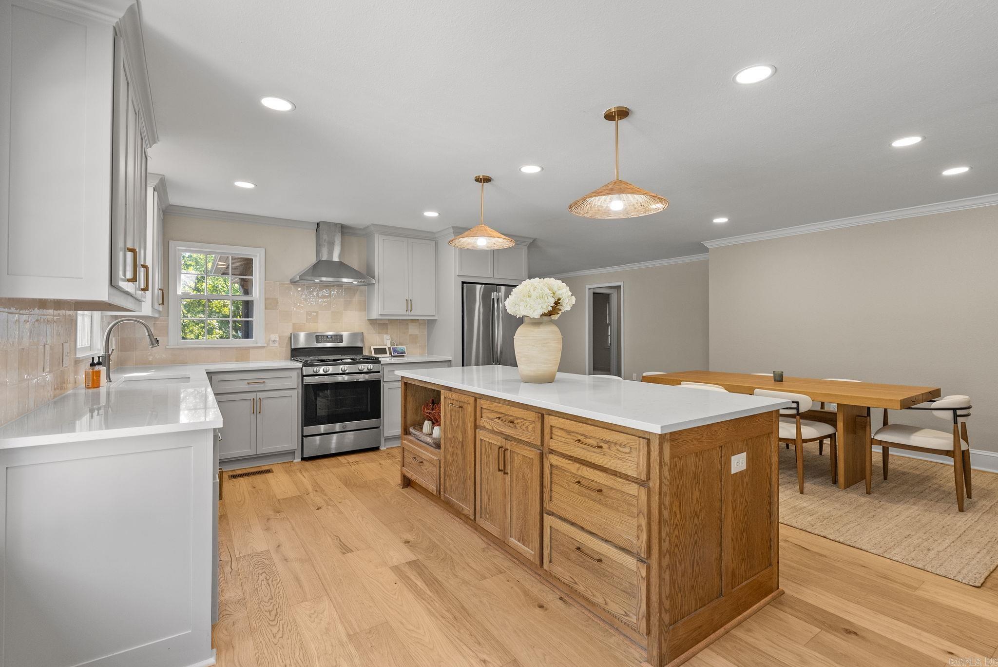 824 N Taylor Street Property Photo 15