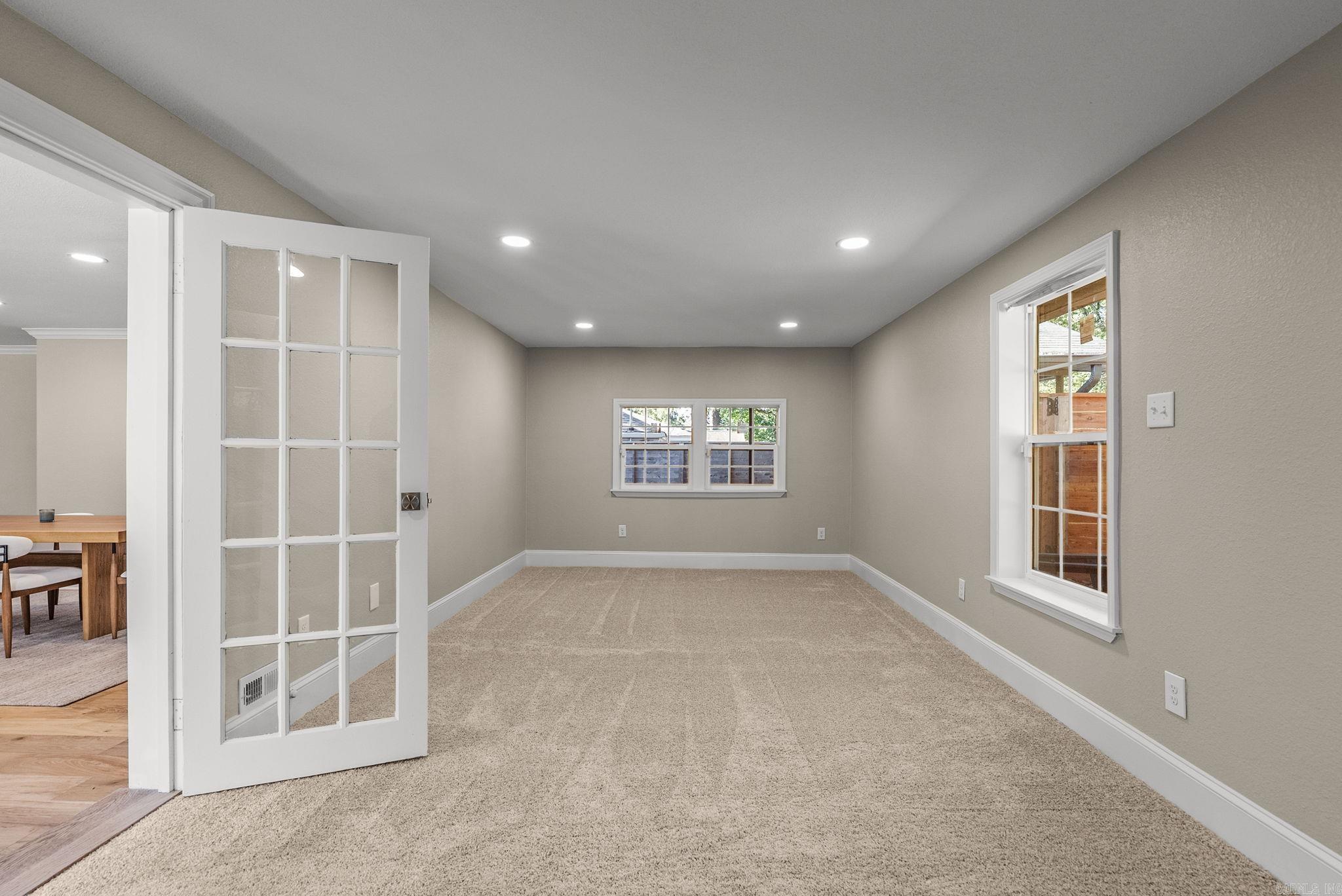 824 N Taylor Street Property Photo 17