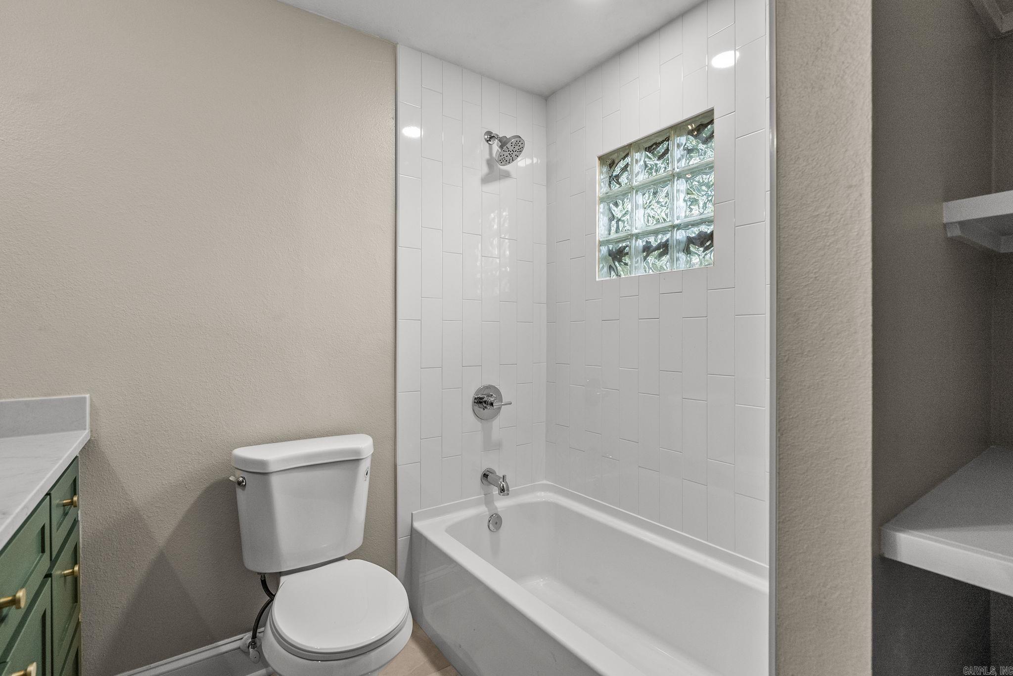 824 N Taylor Street Property Photo 23