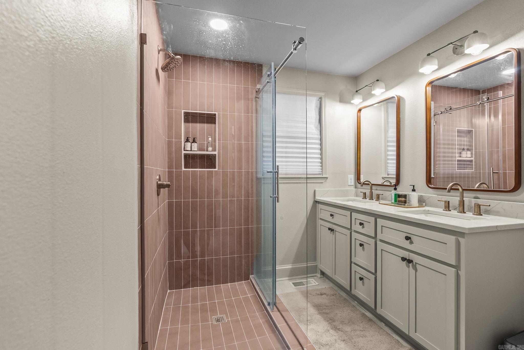824 N Taylor Street Property Photo 27