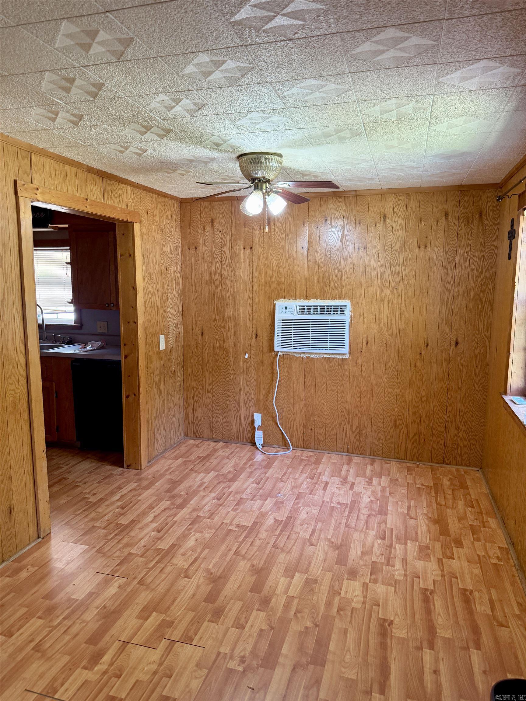 211 W Mckennon St Property Photo 3