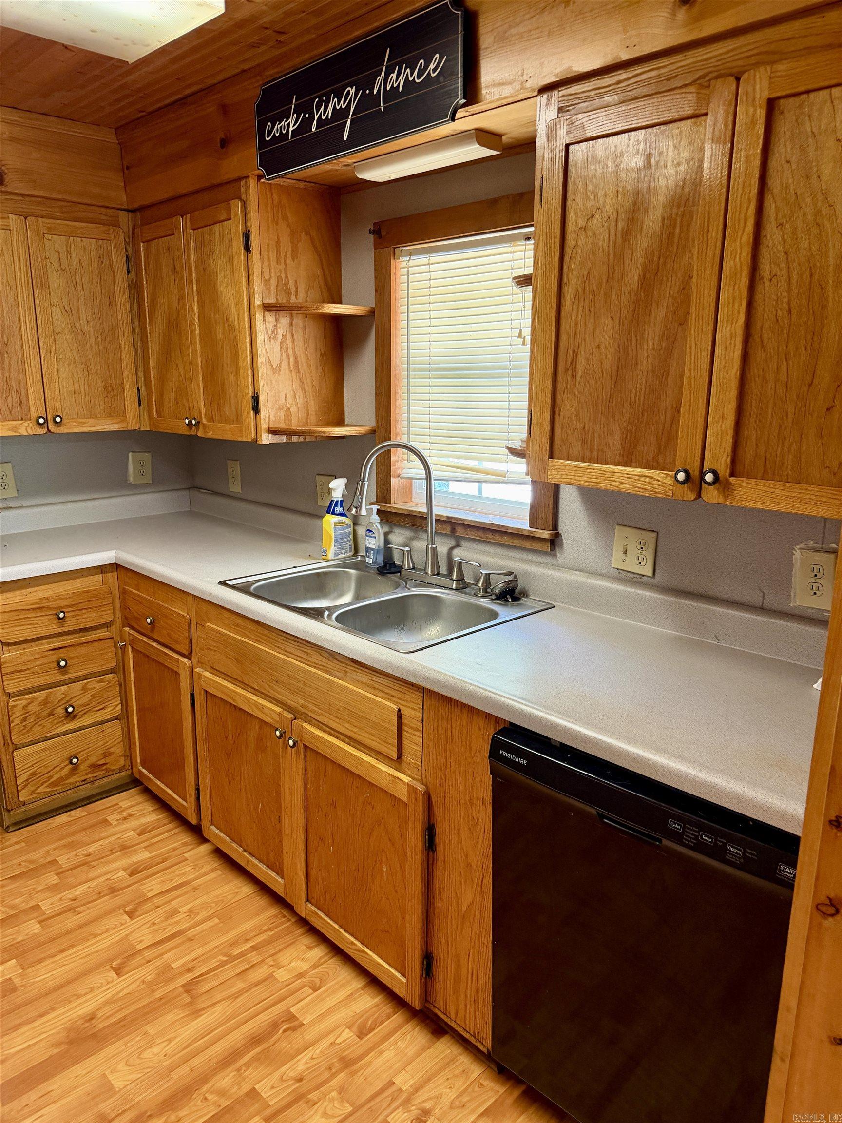 211 W Mckennon St Property Photo 7