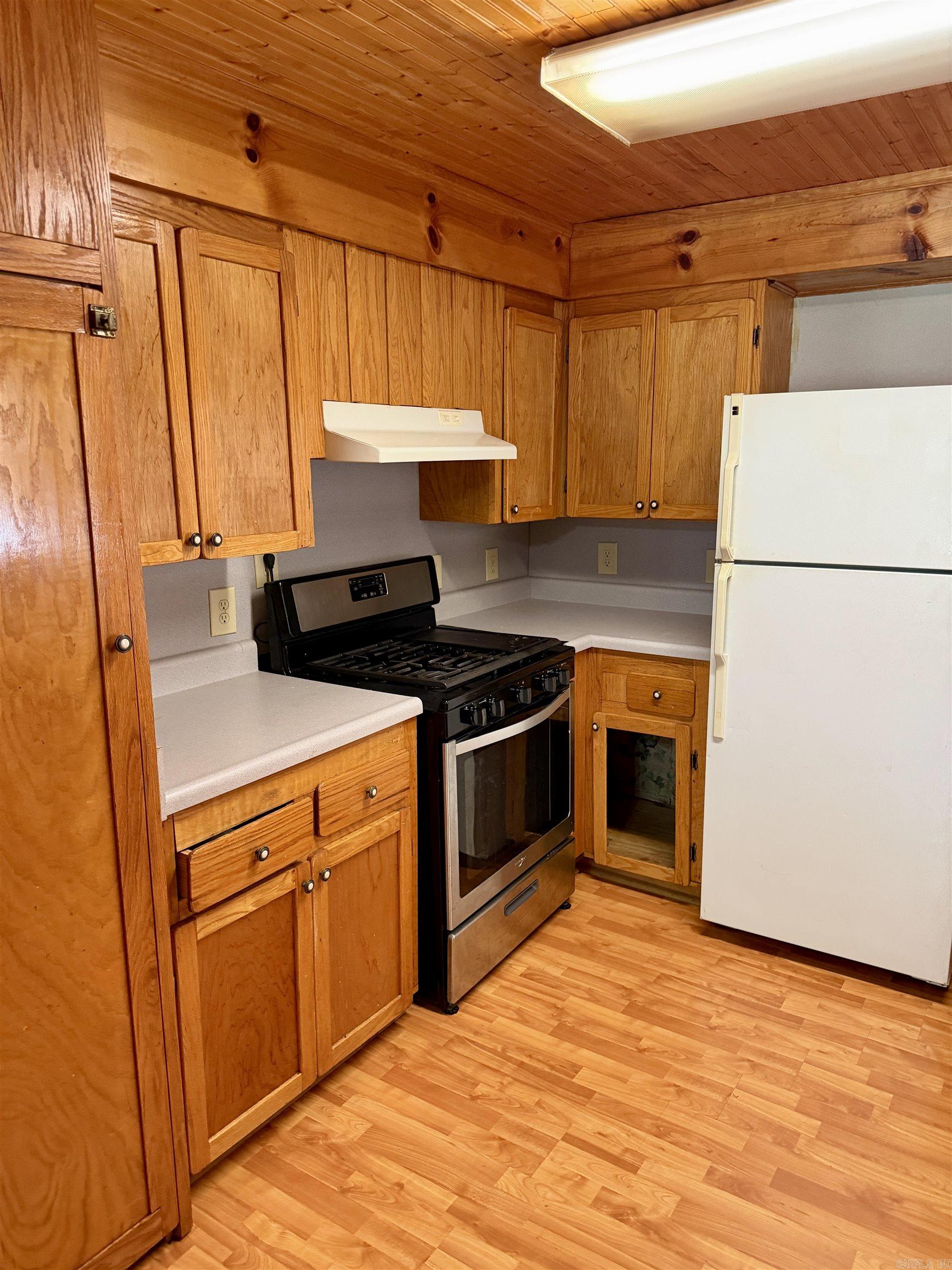 211 W Mckennon St Property Photo 8