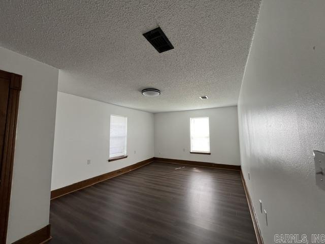 121 S Oak St Property Photo 7