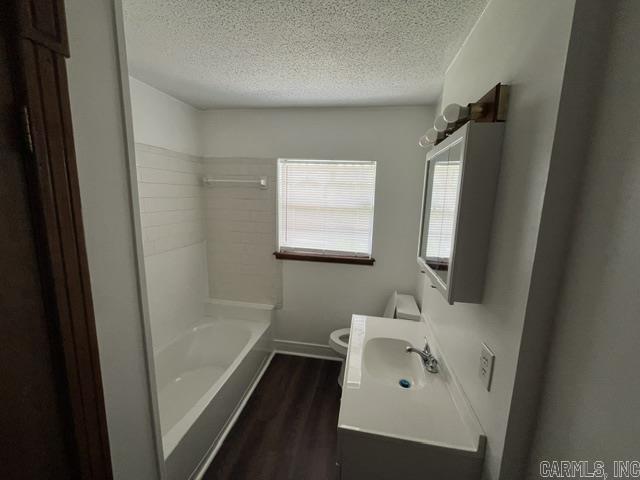 121 S Oak St Property Photo 8