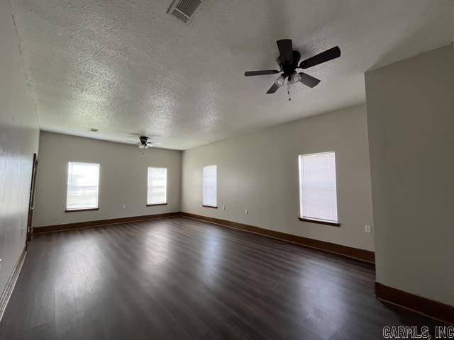 121 S Oak St Property Photo 10