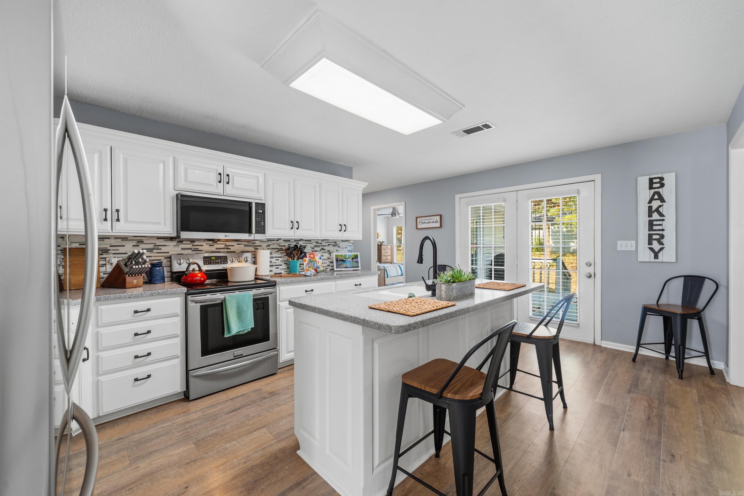 100 Stonebriar Drive Property Photo 12