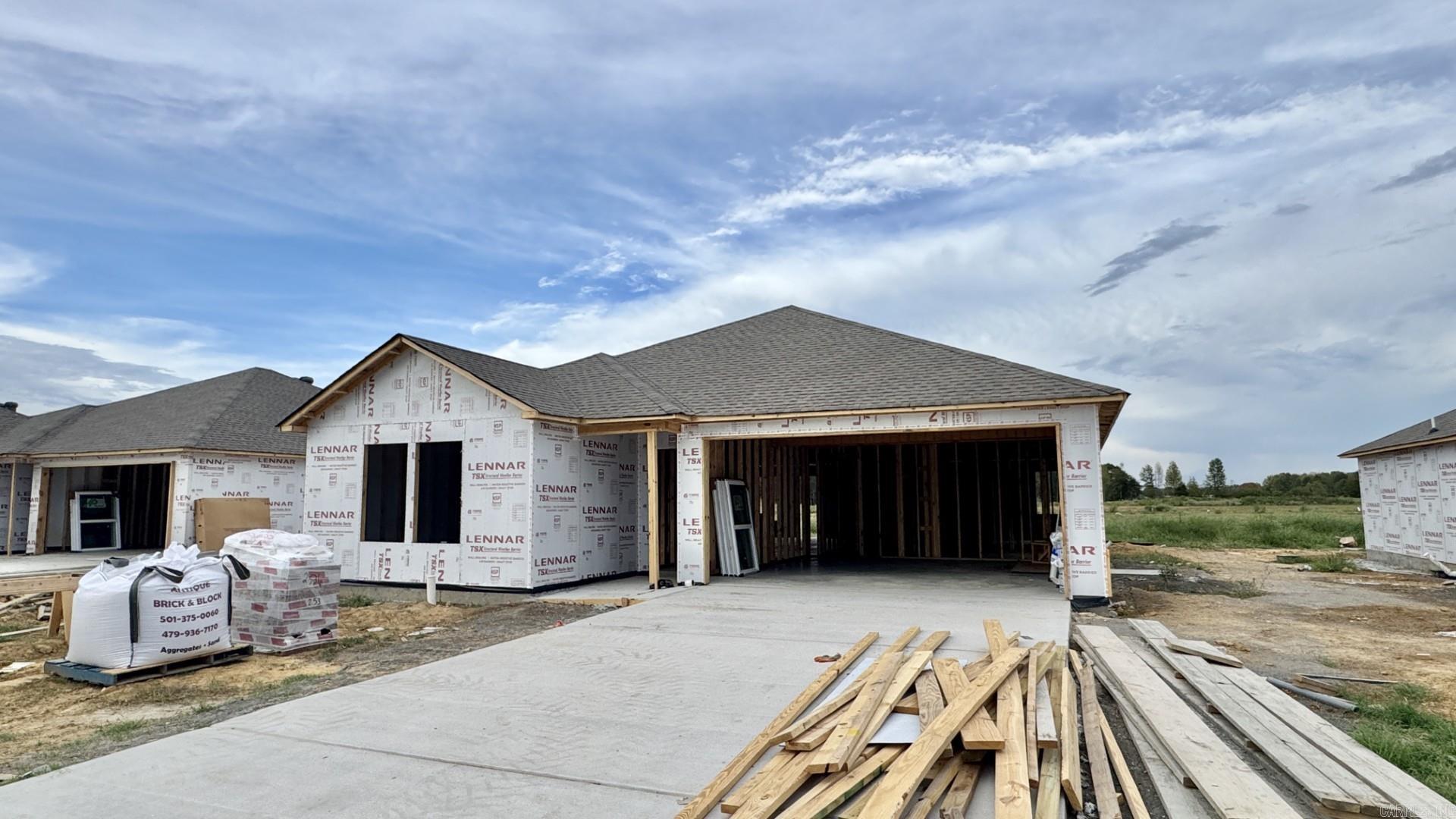 54 Farmhouse Loop Property Photo 1