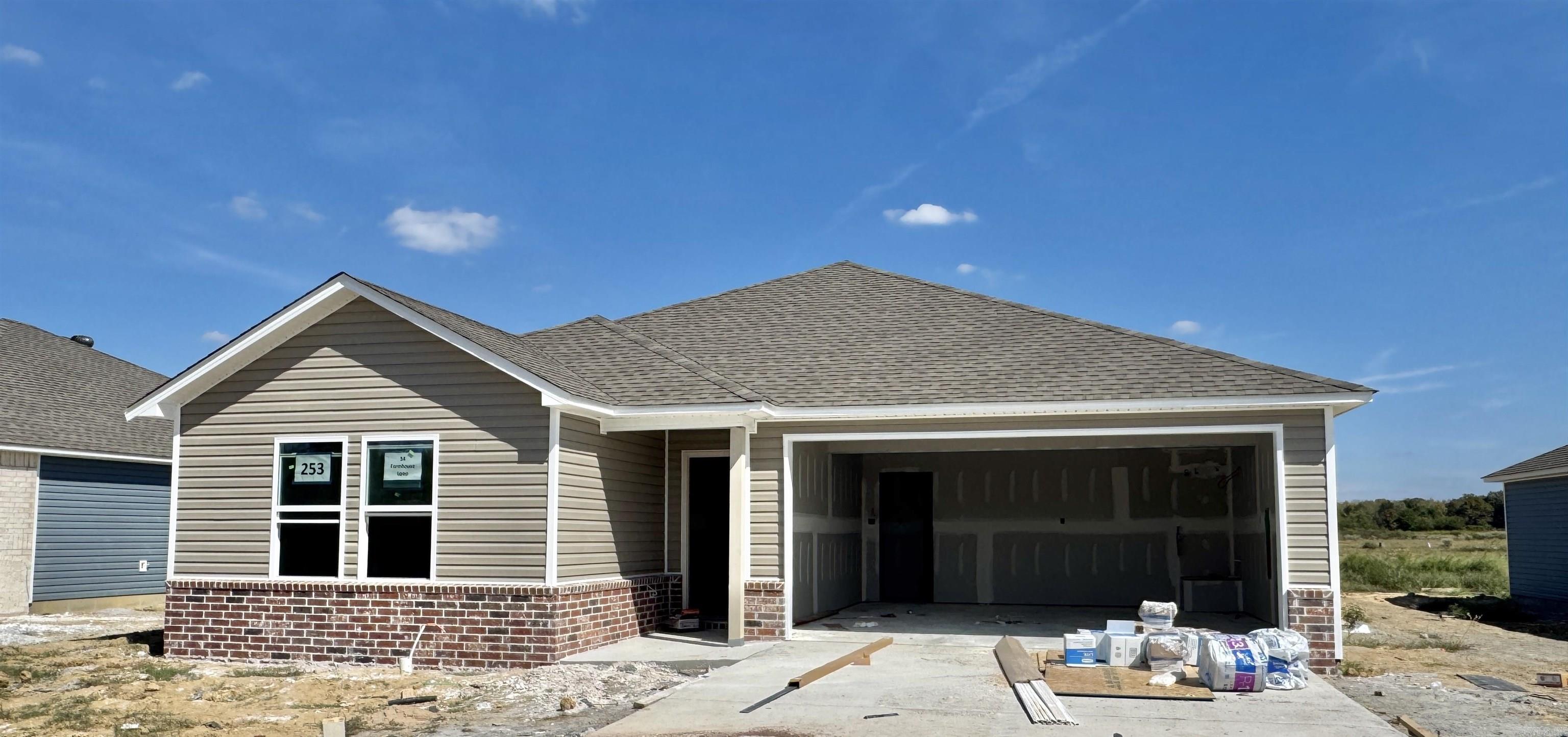 54 Farmhouse Loop Property Photo 1