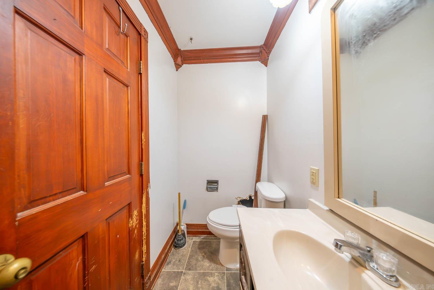 375 Main Street Property Photo 6