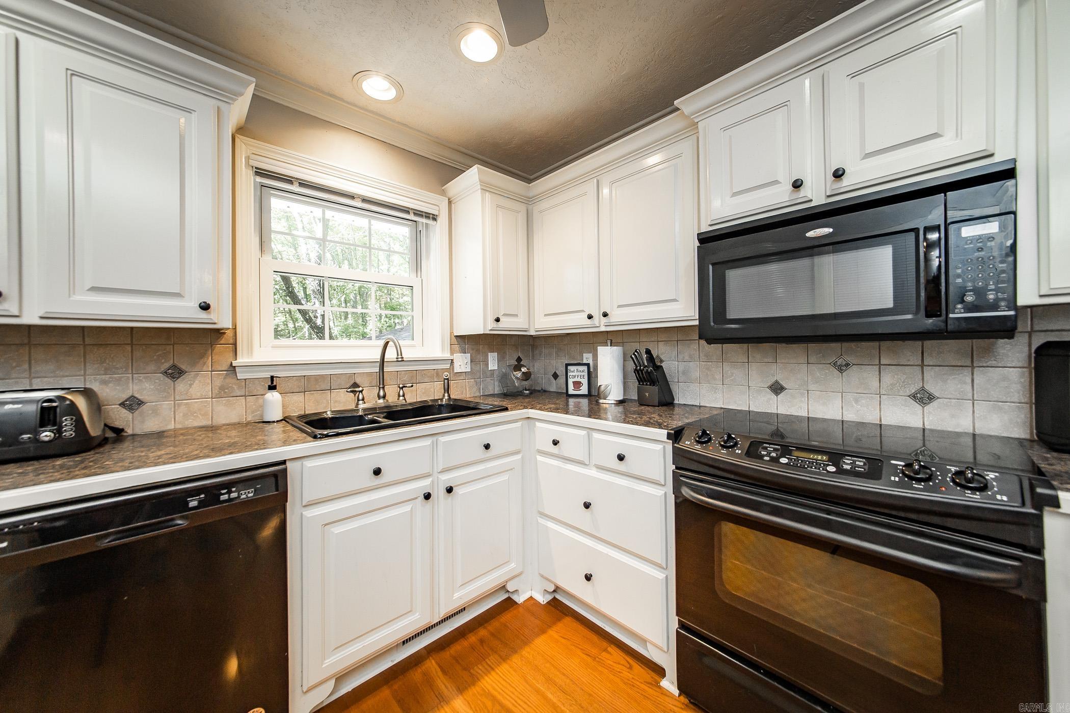106 Set Court Property Photo 28