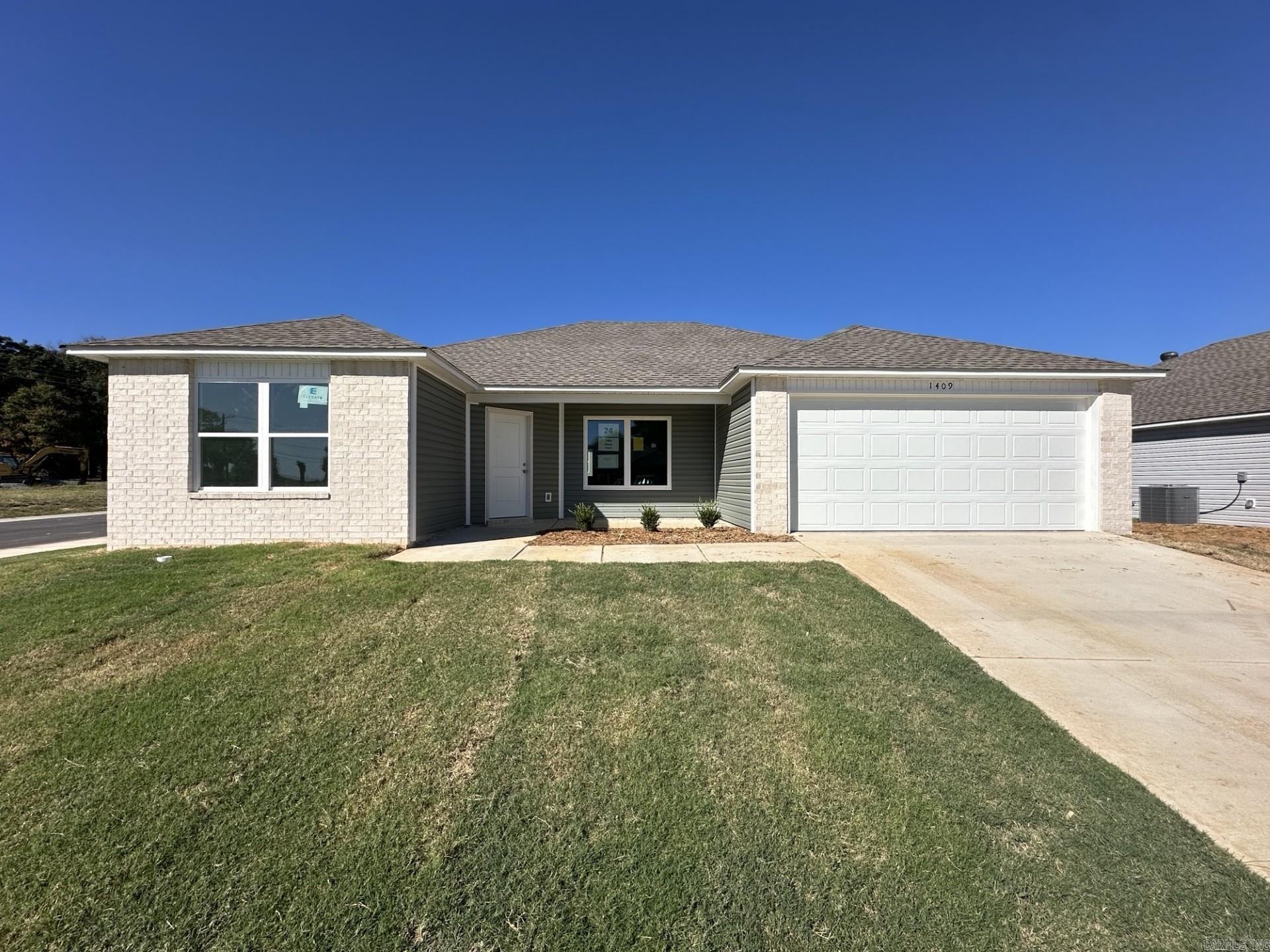 1409 Manor Court Property Photo 1