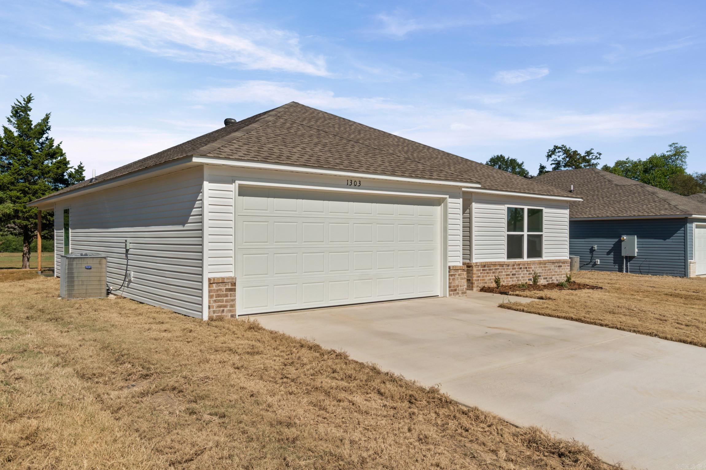 1303 Manor Oaks Boulevard Property Photo 3