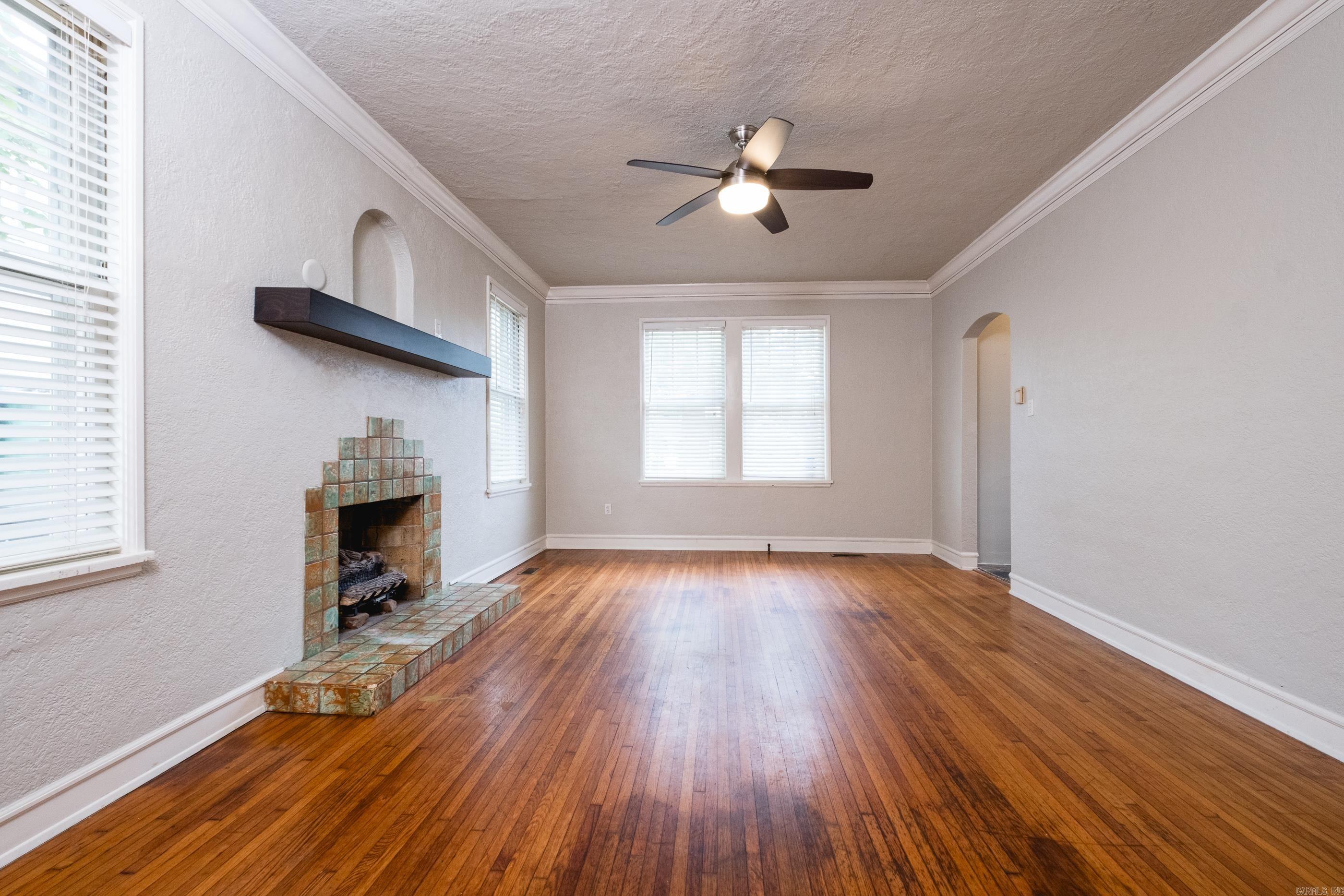 304 Thayer St Property Photo 6