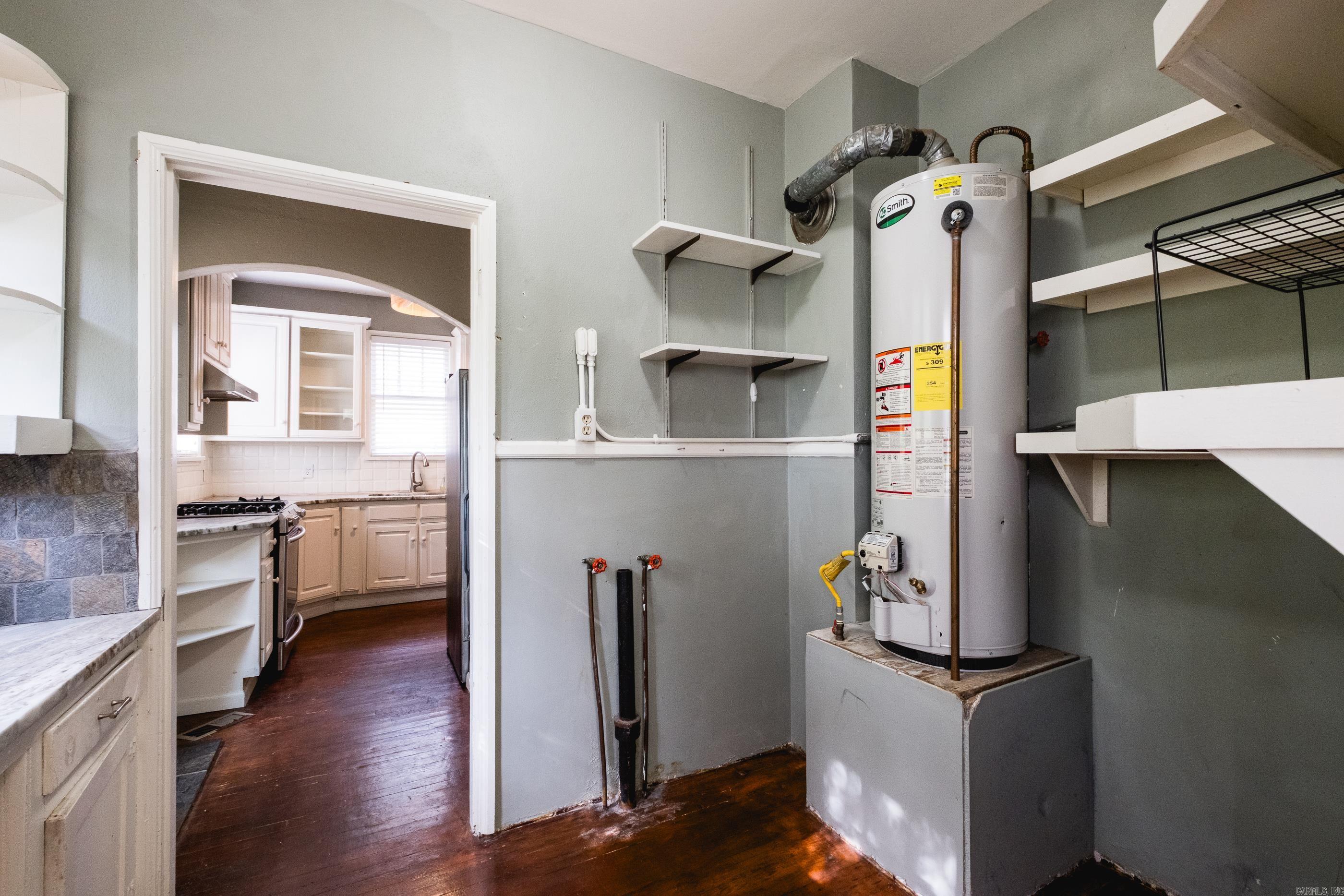 304 Thayer St Property Photo 15