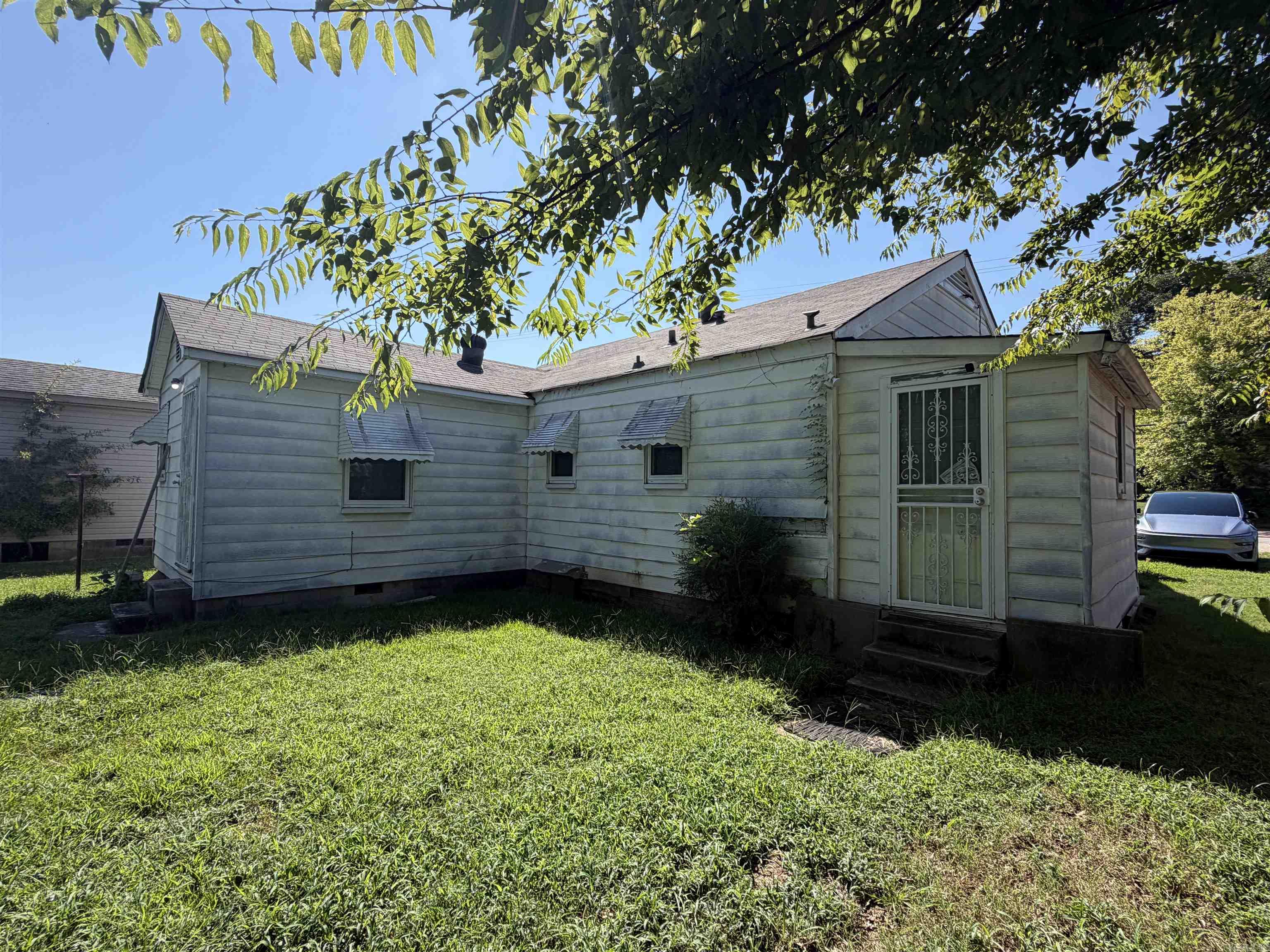 403 E 19th Street Property Photo 3