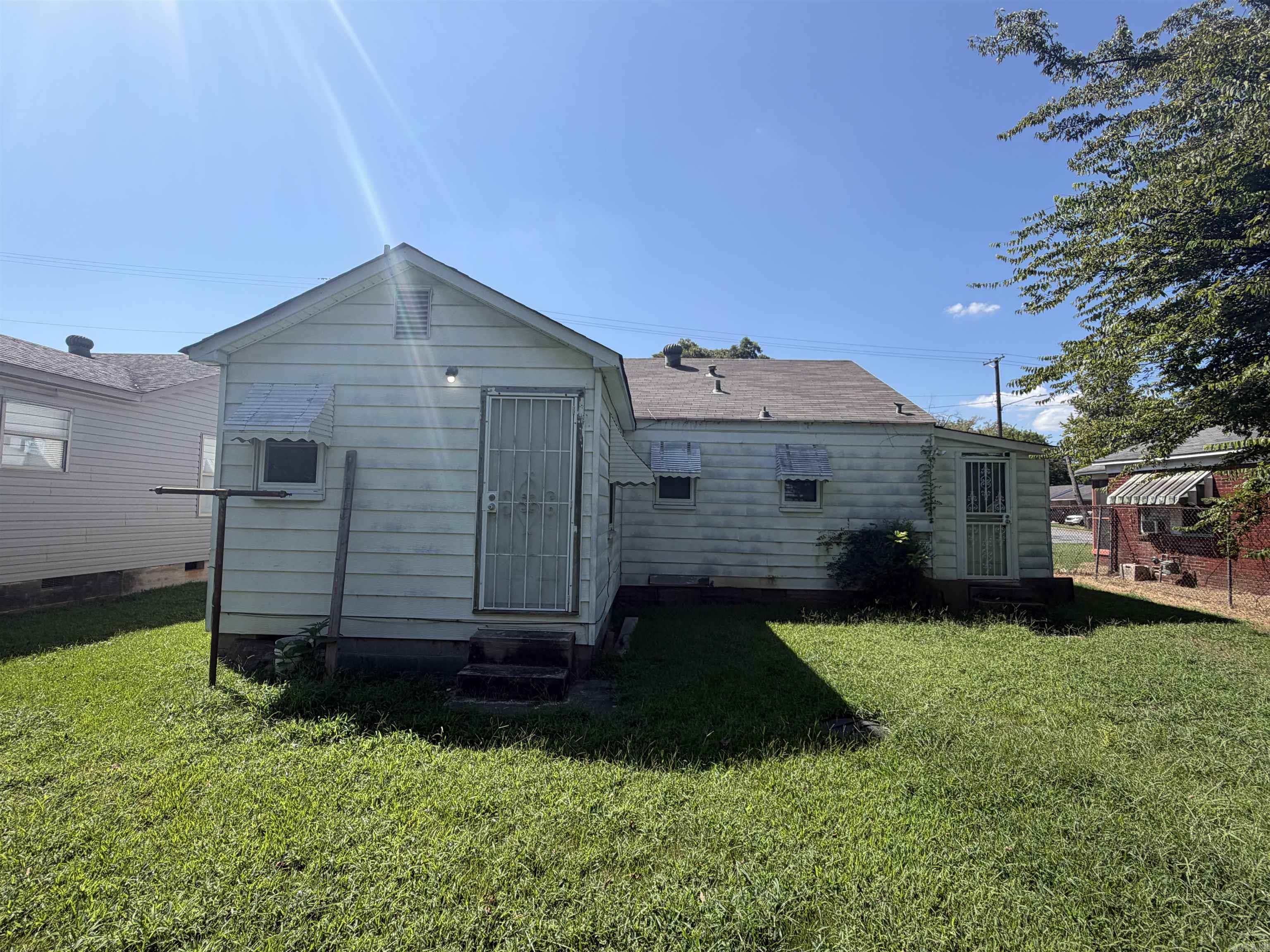 403 E 19th Street Property Photo 4