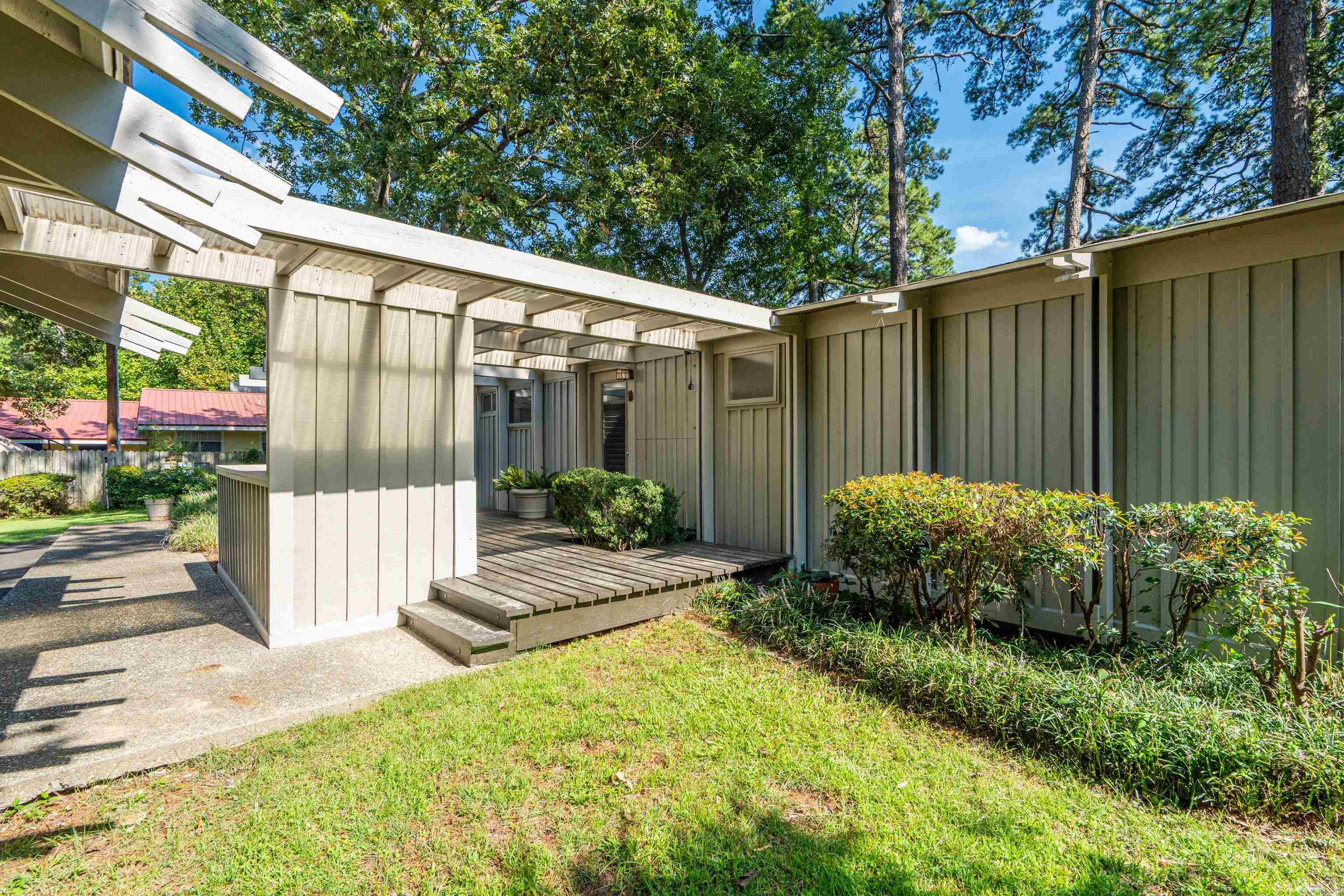 230 Southshore Drive Property Photo 3
