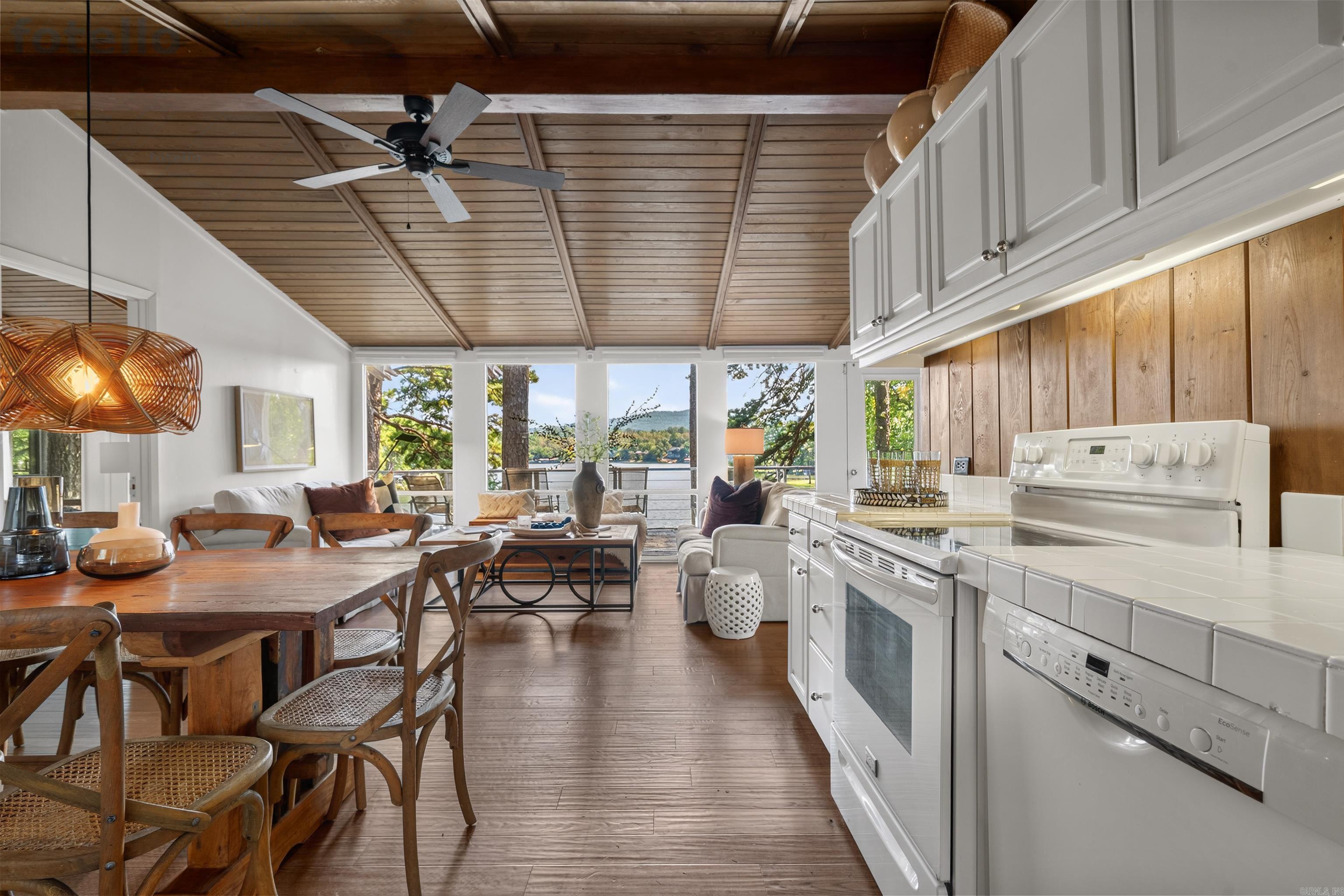 230 Southshore Drive Property Photo 6