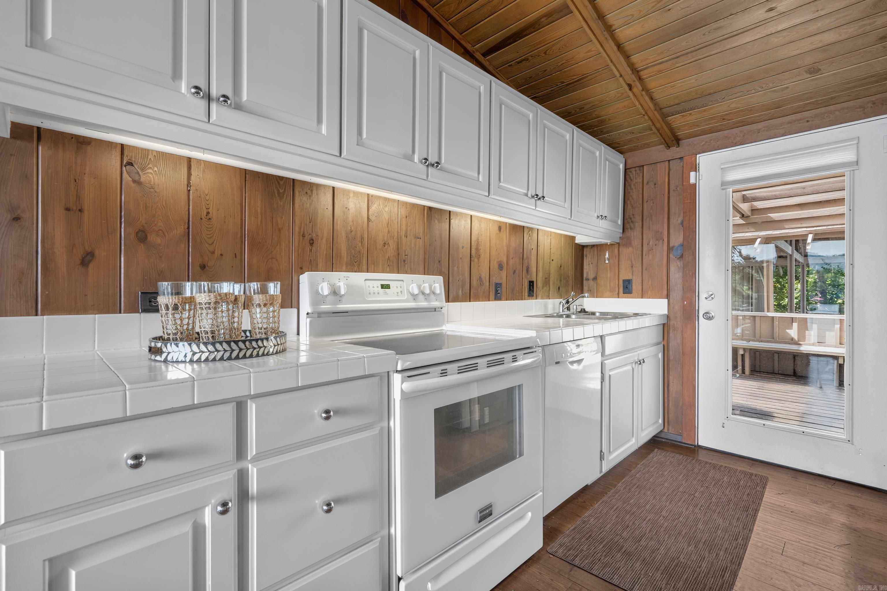 230 Southshore Drive Property Photo 7