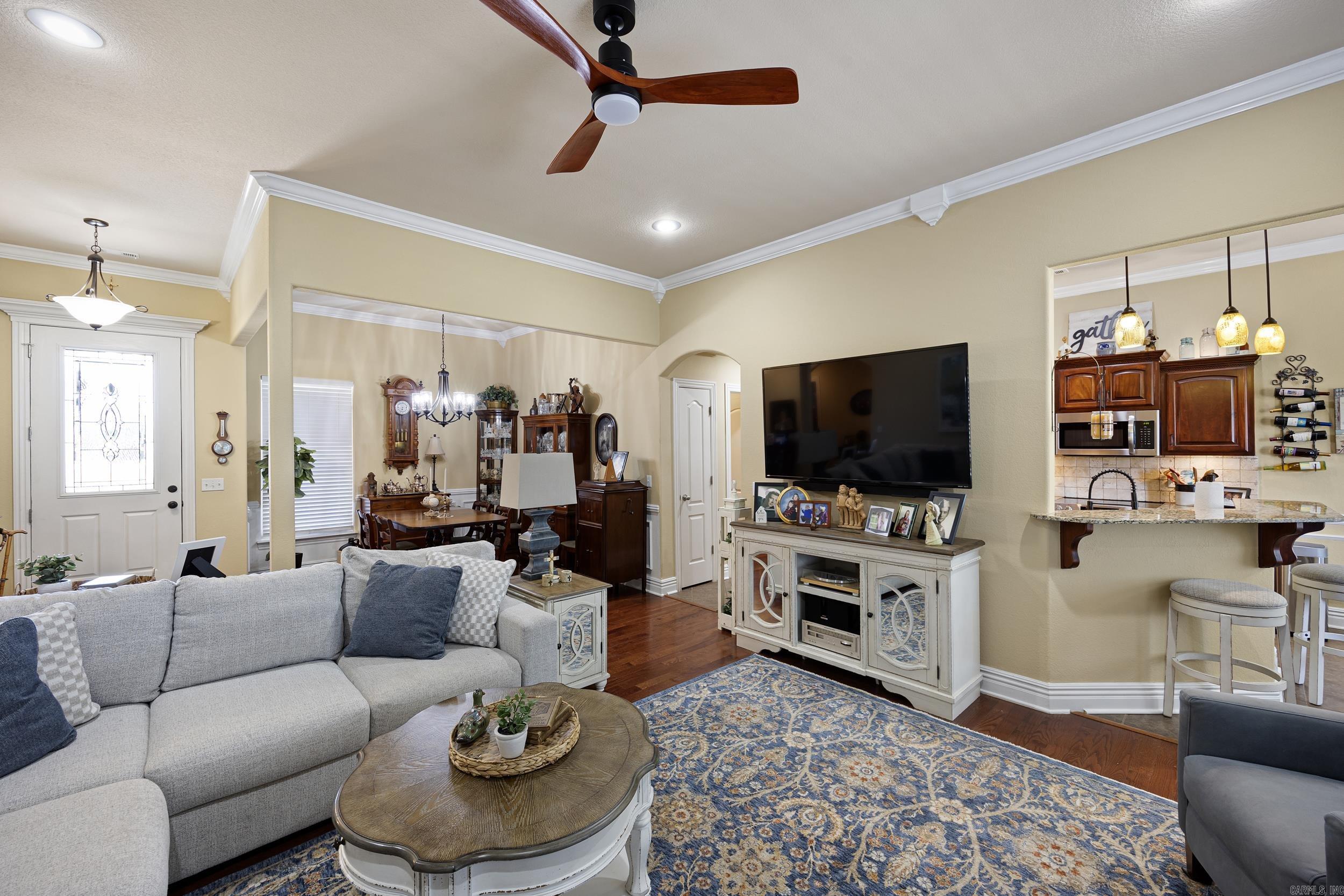 10092 Laura St Property Photo 5