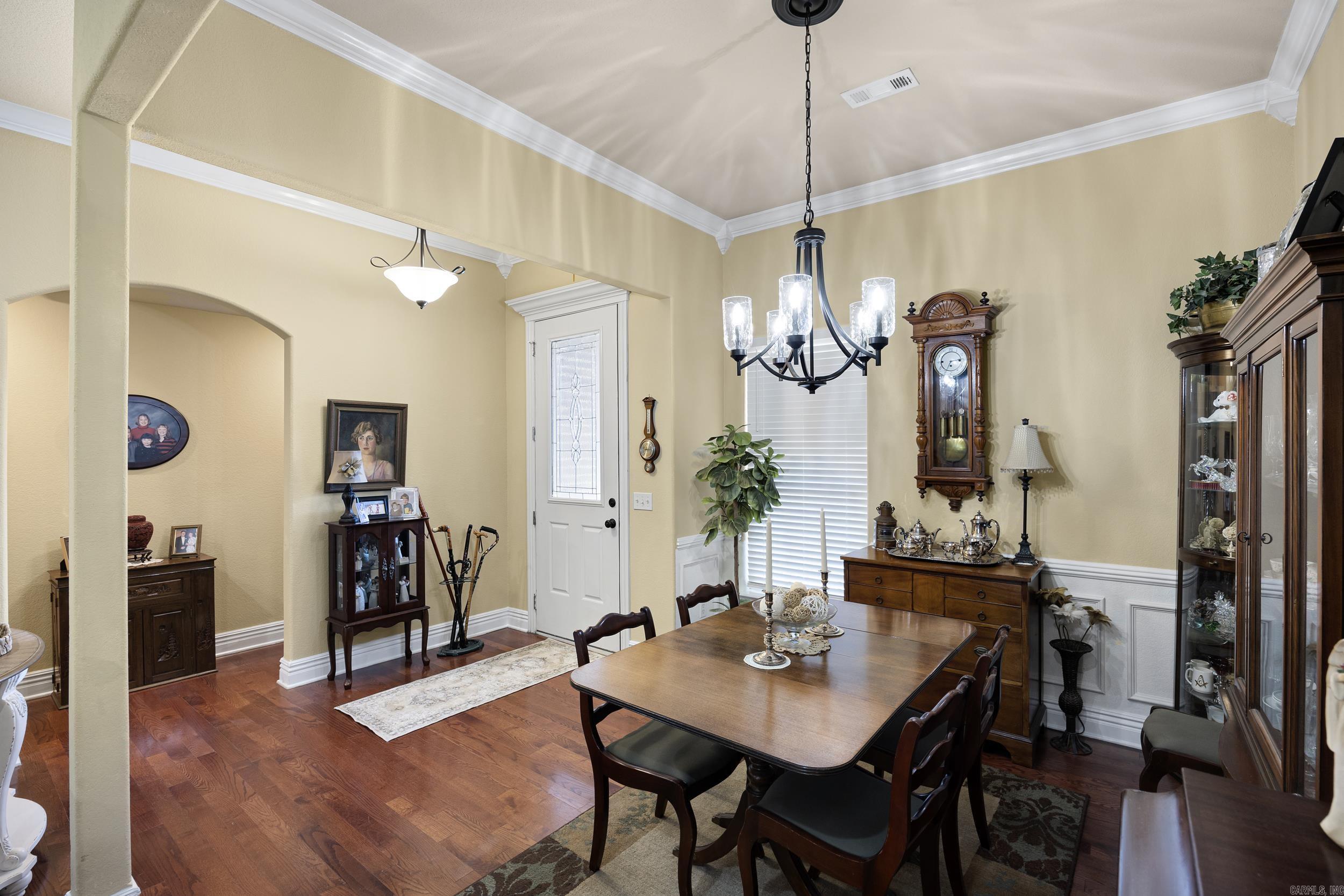 10092 Laura St Property Photo 6