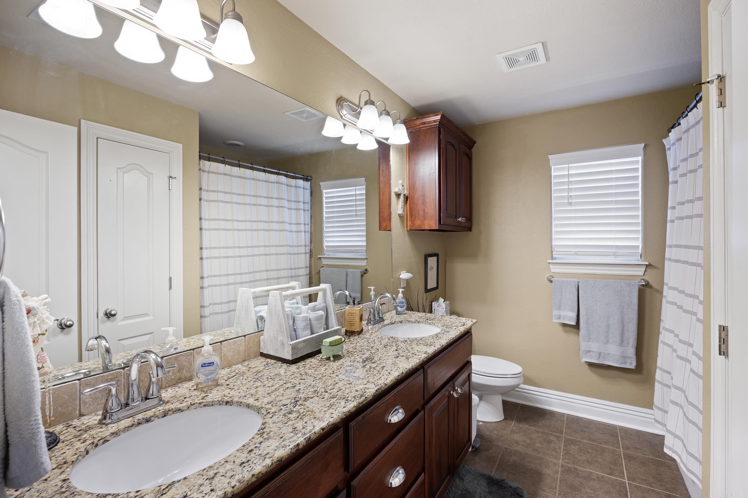 10092 Laura St Property Photo 26