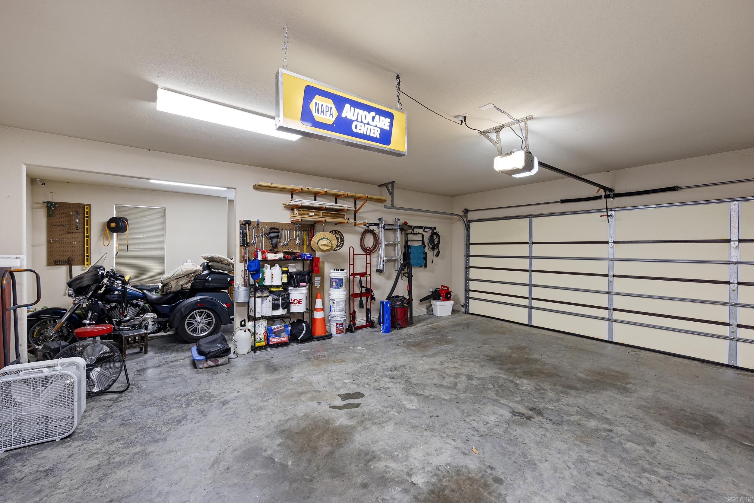 10092 Laura St Property Photo 33