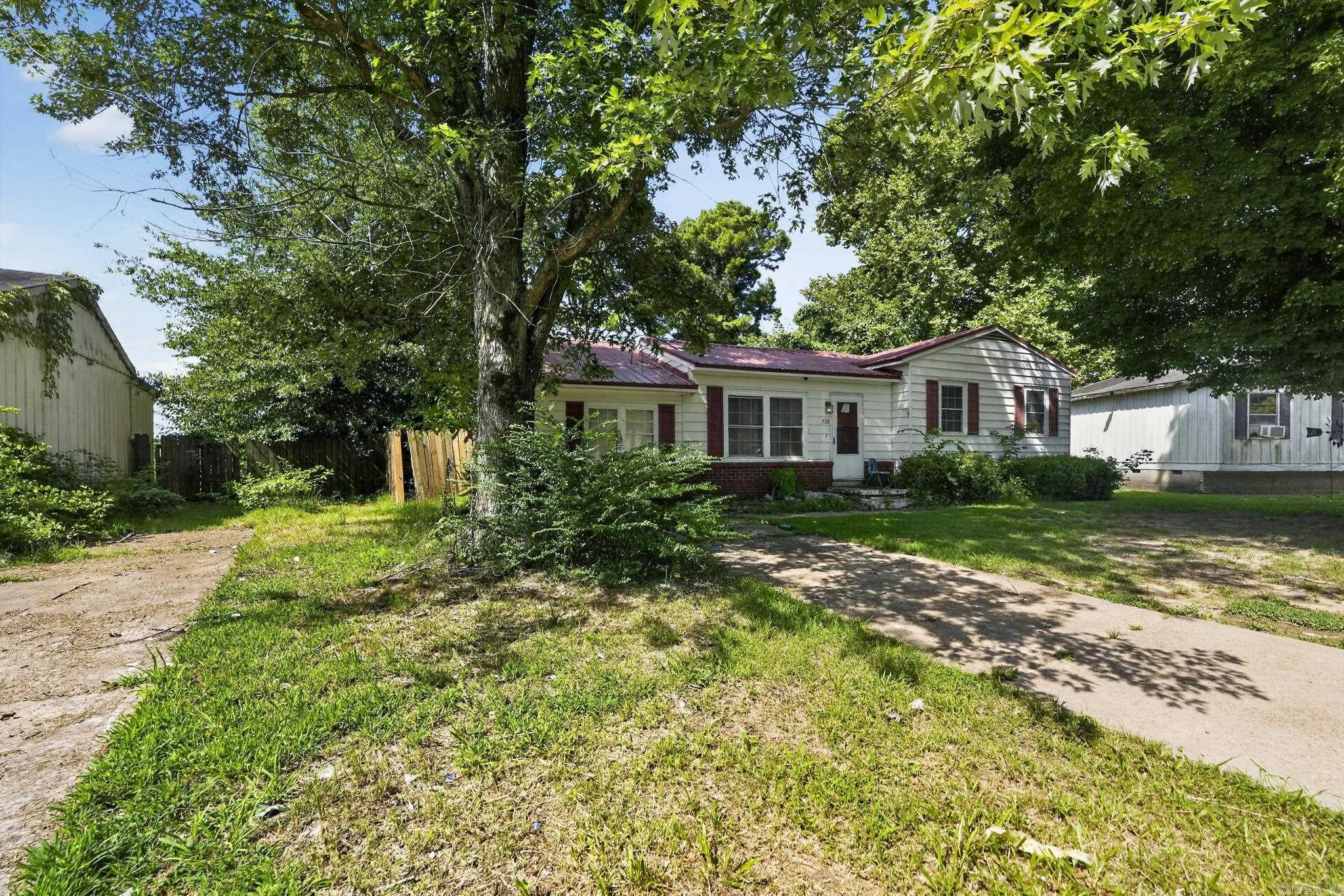 730 Sherwood Drive Property Photo 2