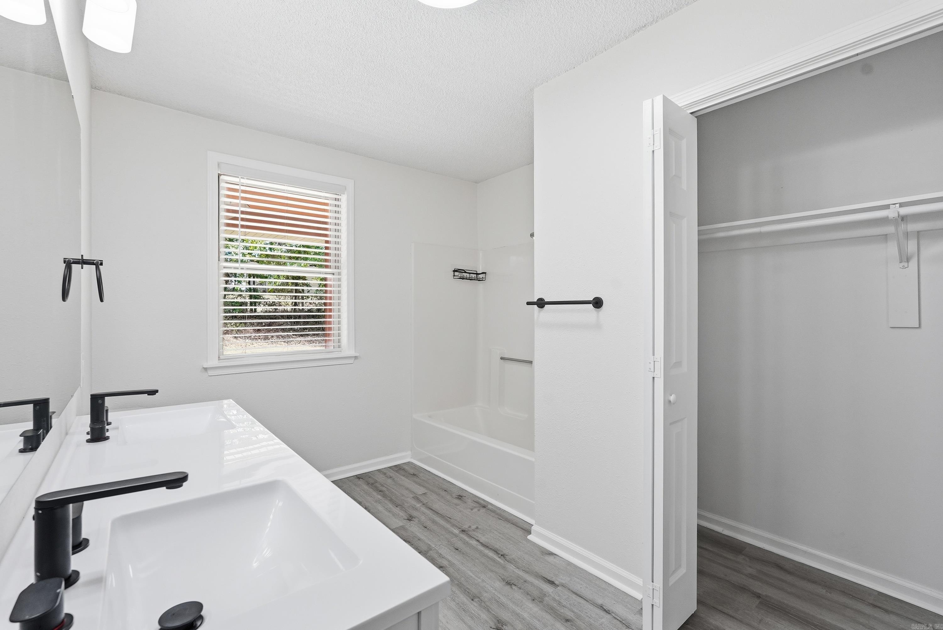 3202 Highway 290 Property Photo 24