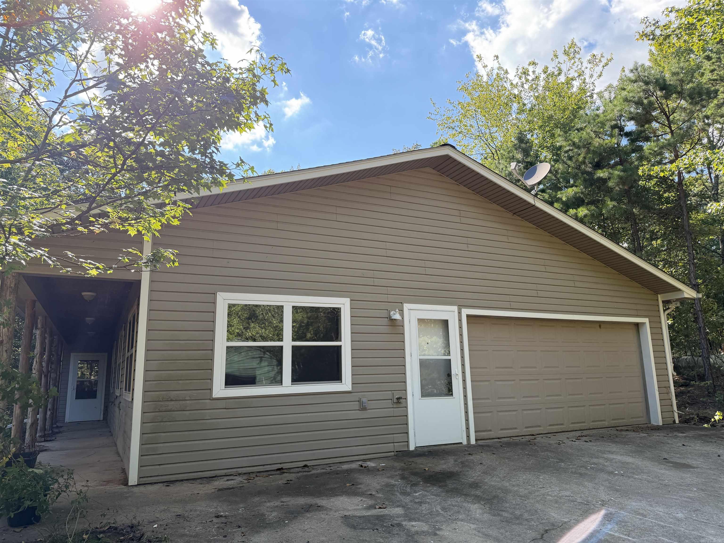 1418 Grassy Hollow Road Property Photo 3