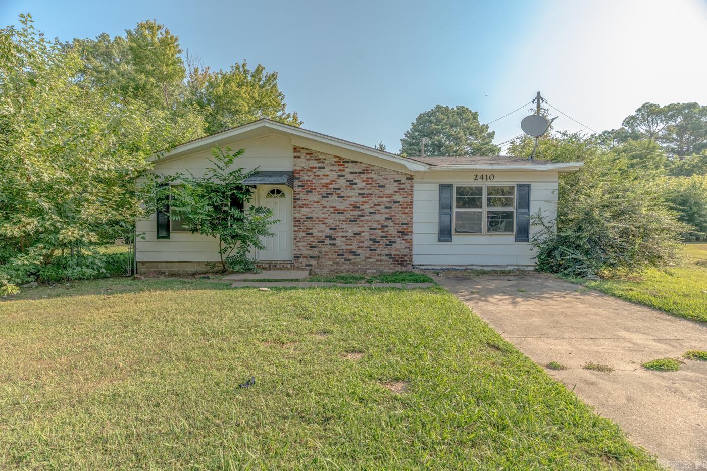 2410 Westacre Dr Property Photo 1