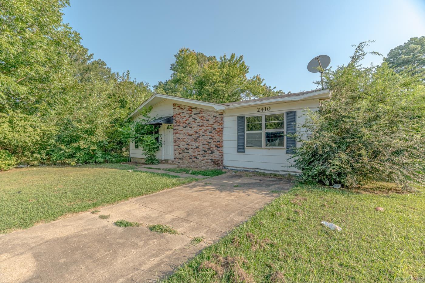 2410 Westacre Dr Property Photo 2
